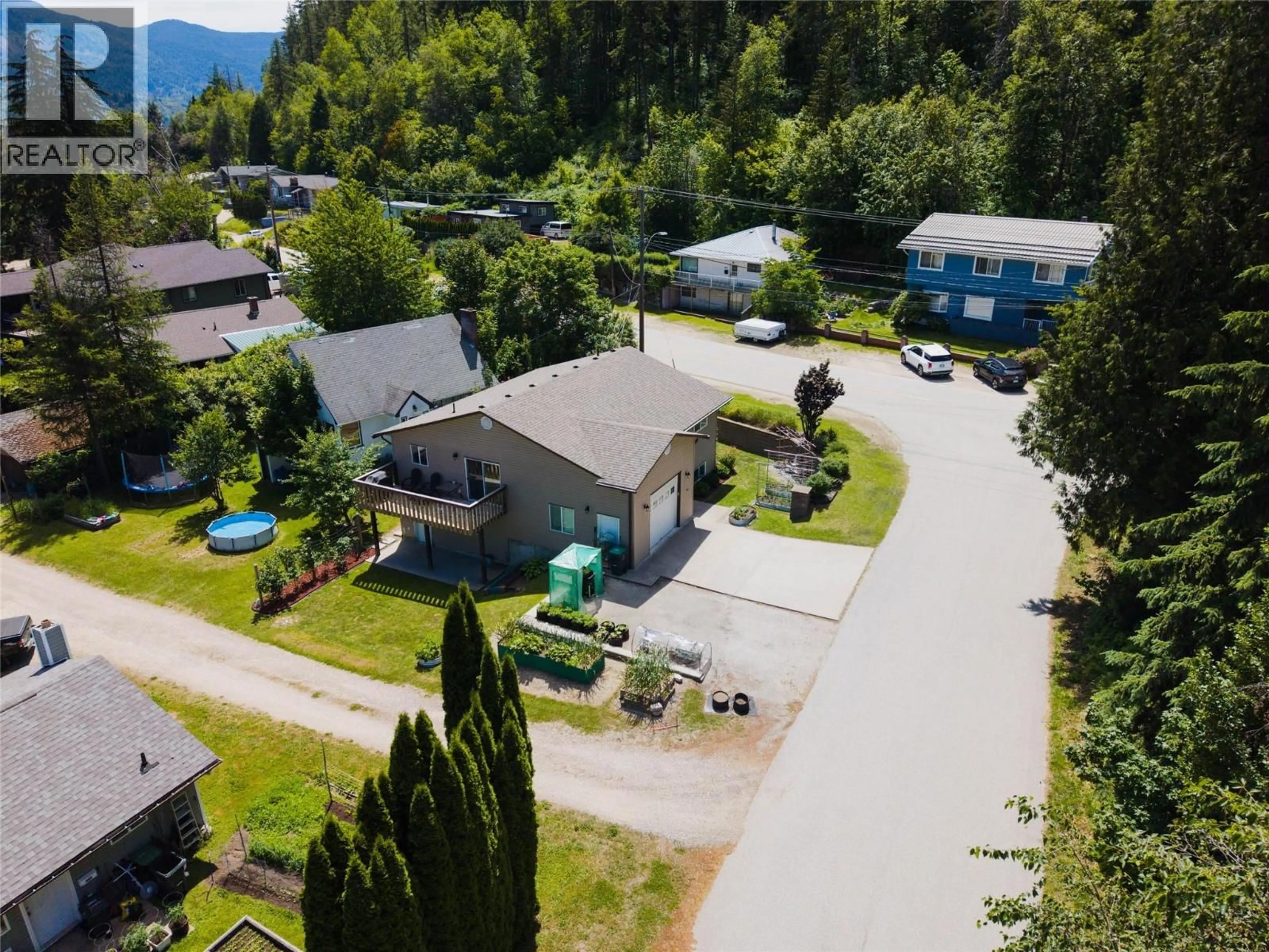 A pic from outside/outdoor area/front of a property/back of a property/a pic from drone, mountain view for 120 KOOTENAY AVENUE, Castlegar British Columbia V1N4H4