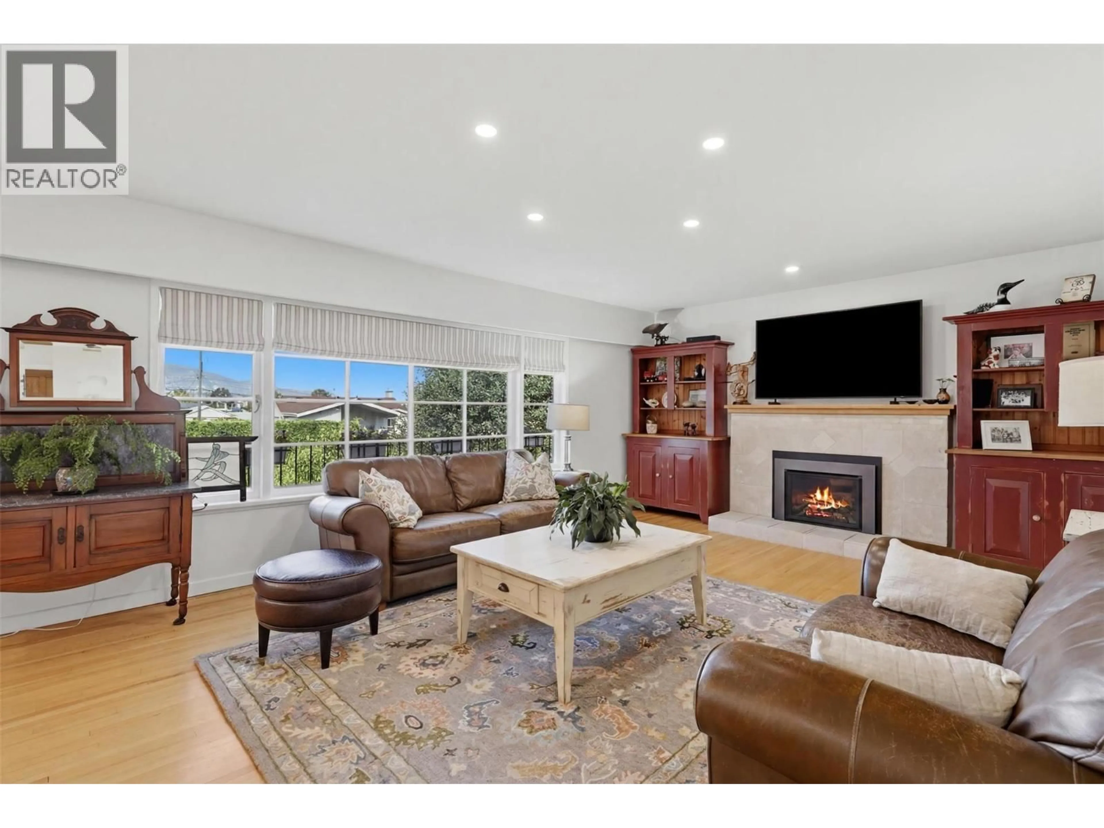 Living room with furniture, unknown for 1829 ORCHARD DRIVE, Kamloops British Columbia V2C4G9