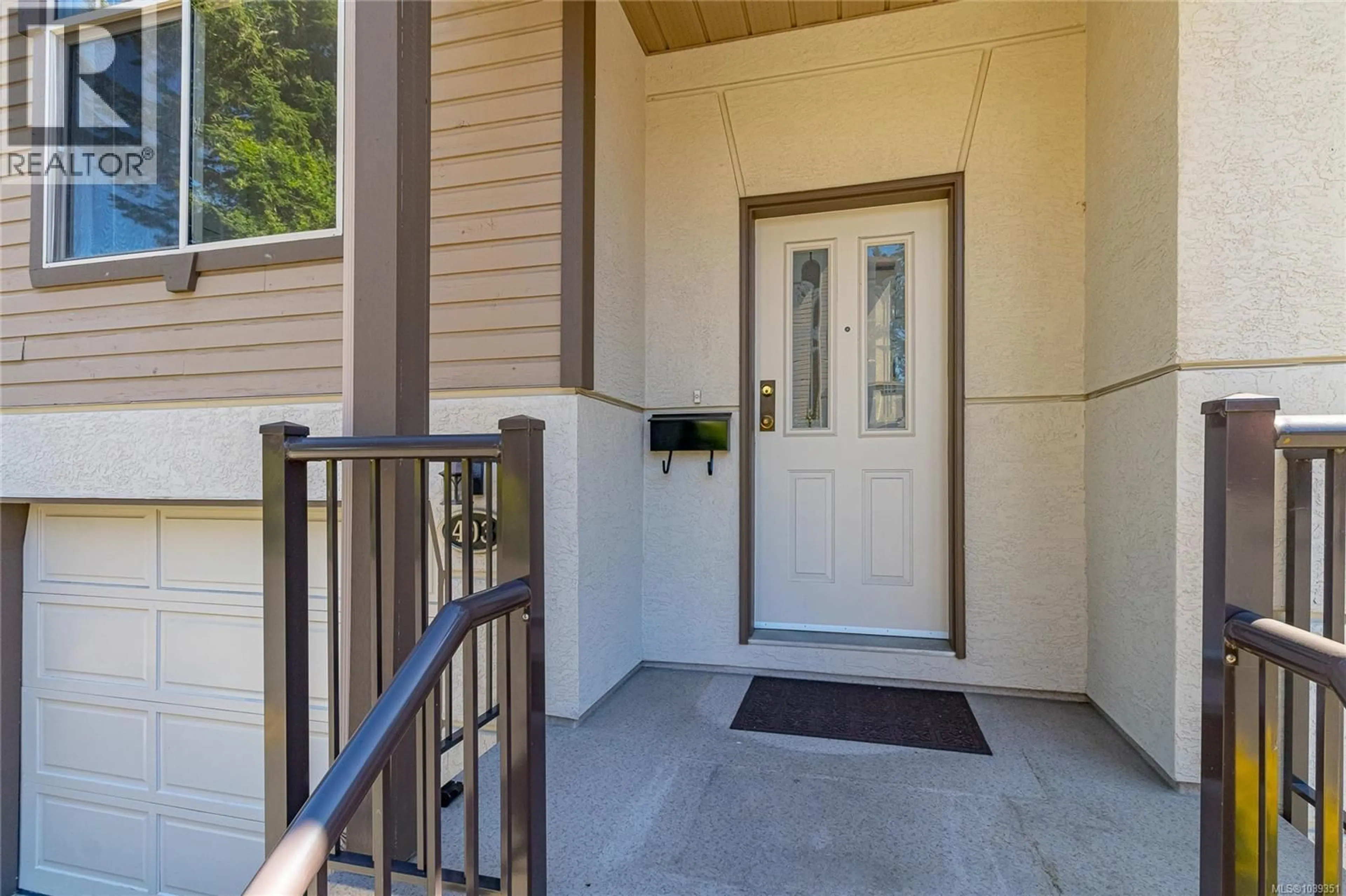 Indoor entryway for 403 - 288 ELTHAM ROAD, View Royal British Columbia V9B1J9