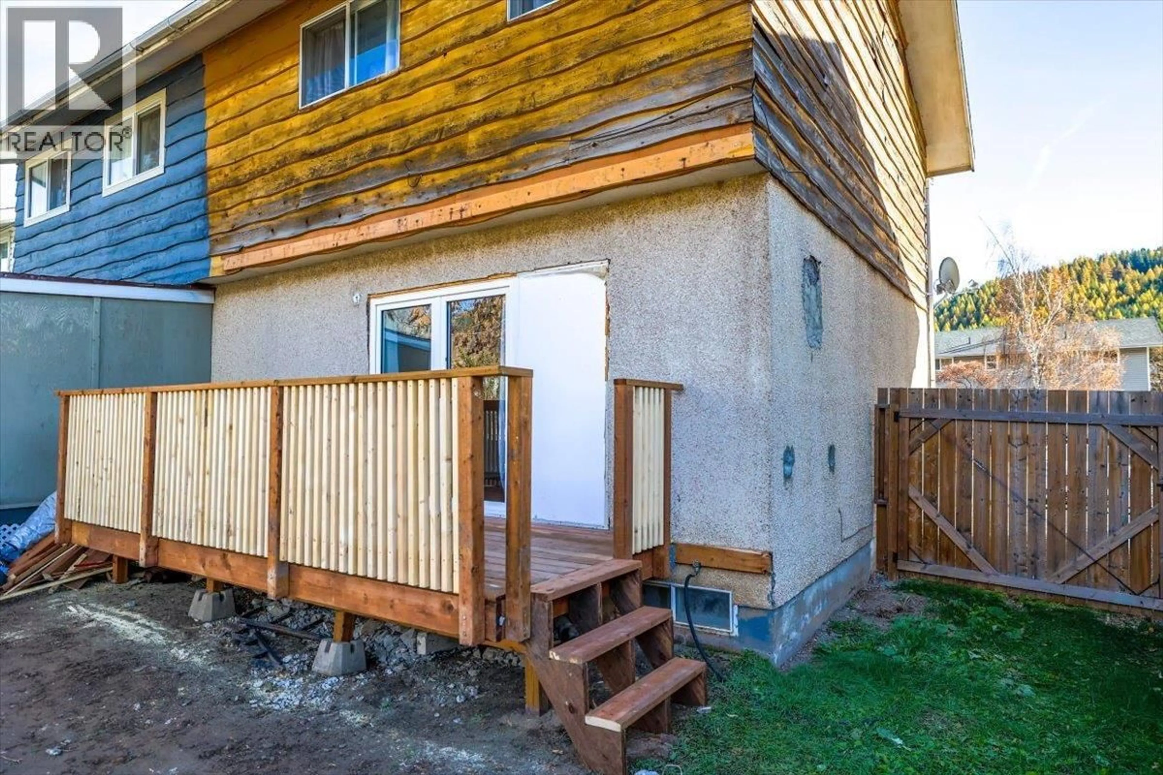 Patio, building for 425B MOUNTAIN ASH CRESCENT, Sparwood British Columbia V0B2G0