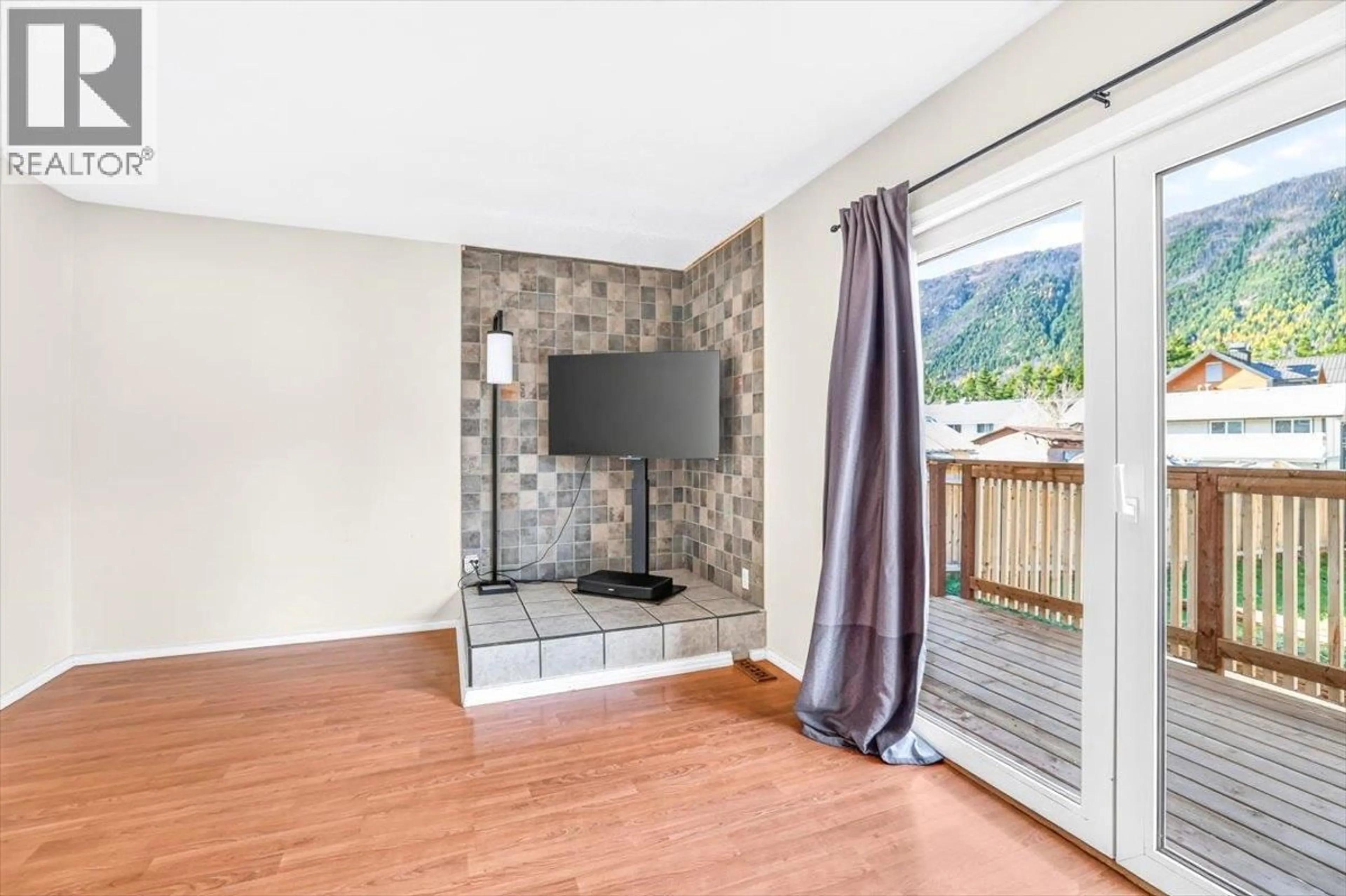 Living room with furniture, unknown for 425B MOUNTAIN ASH CRESCENT, Sparwood British Columbia V0B2G0