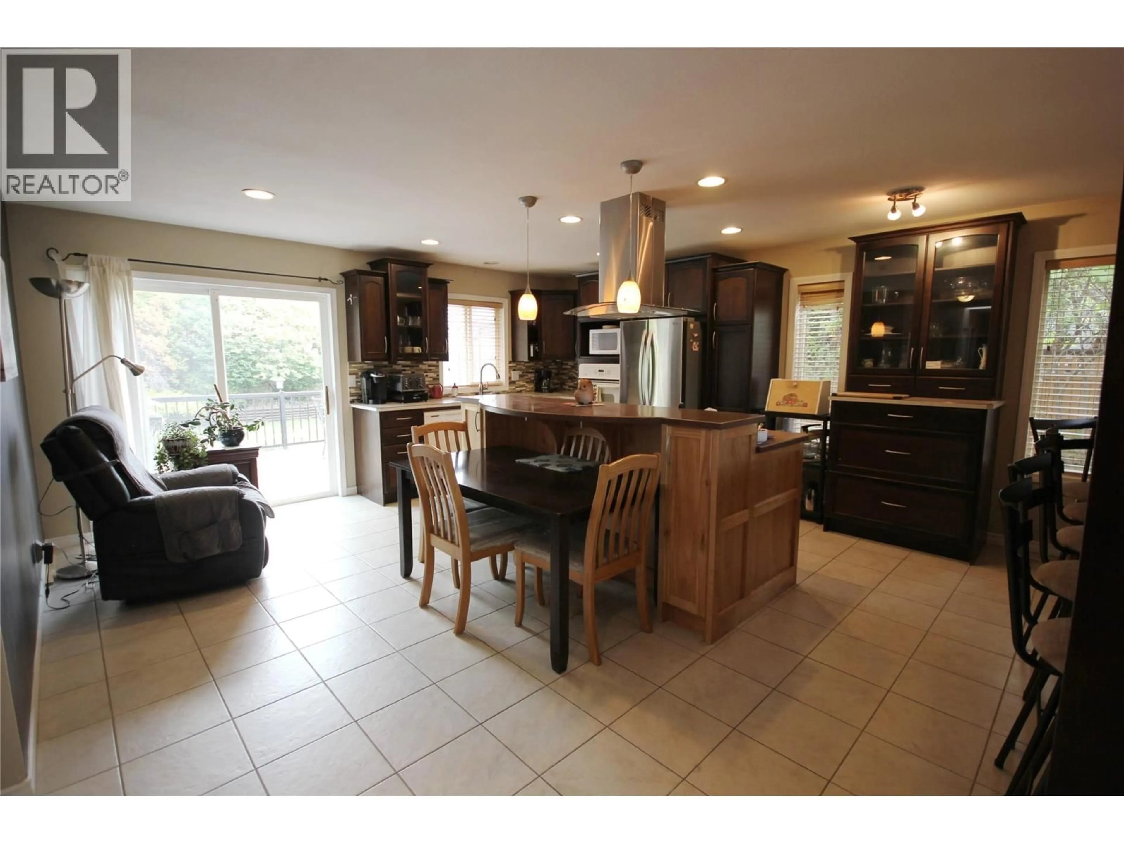 Open concept kitchen, ceramic/tile floor for 333 JUNIPER AVENUE, Kaleden British Columbia V0H1K0