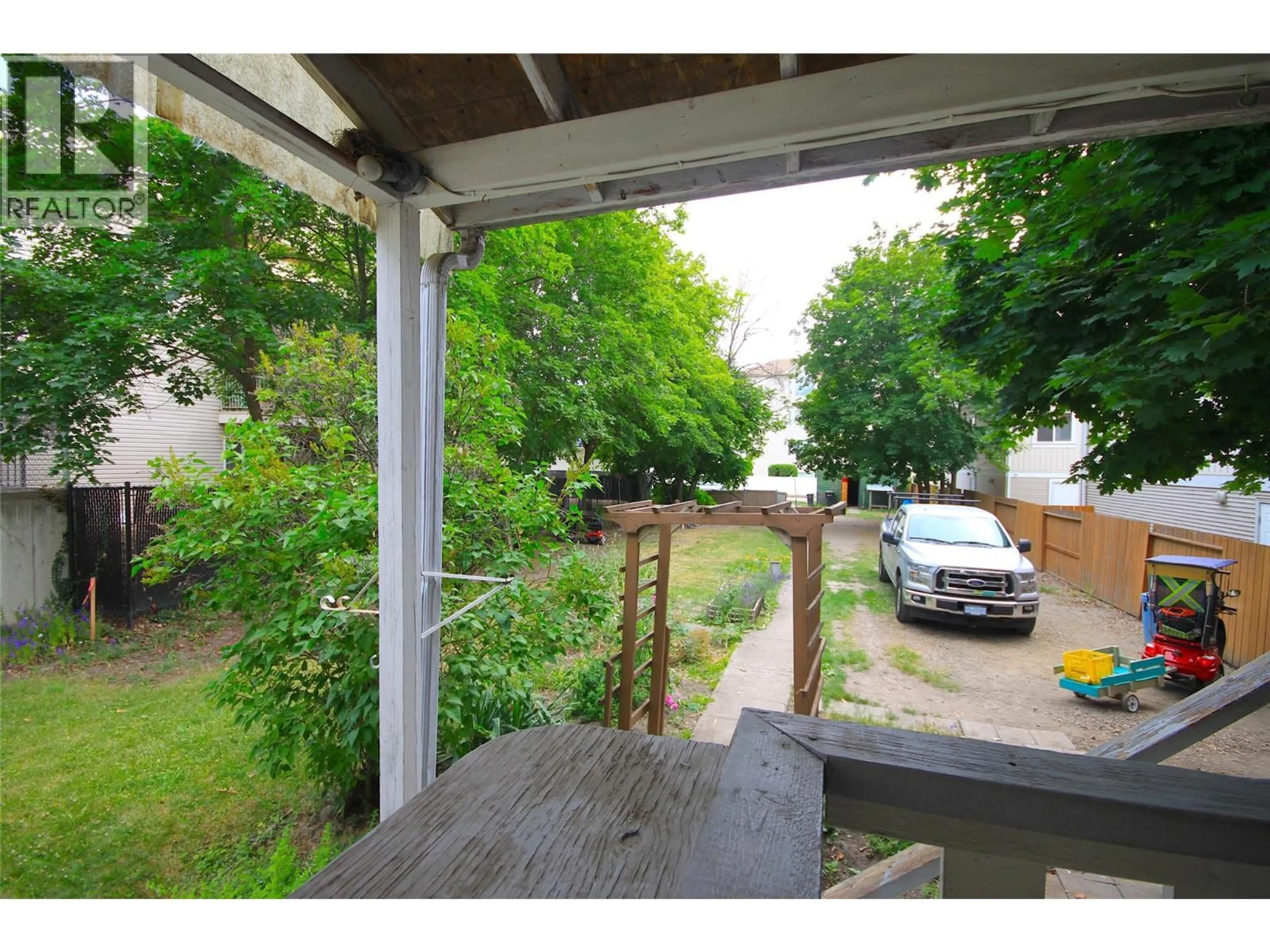 Patio, street for 3802 32 AVENUE, Vernon British Columbia V1T2N3
