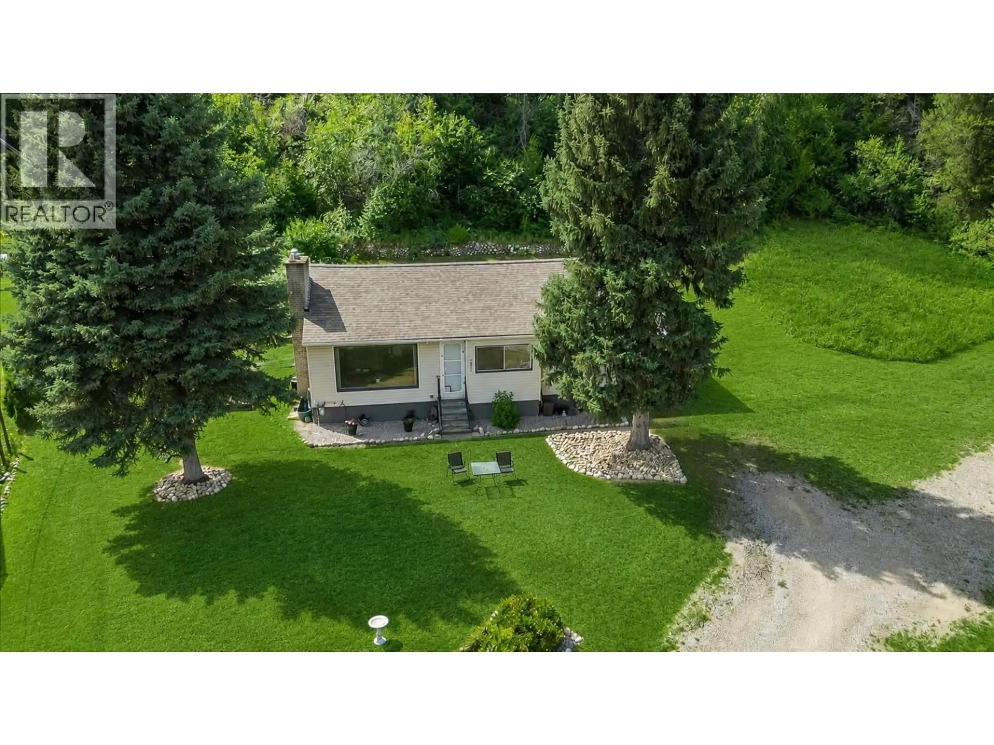 A pic from outside/outdoor area/front of a property/back of a property/a pic from drone, unknown for 2800 1ST AVENUE, Castlegar British Columbia V1N2R2
