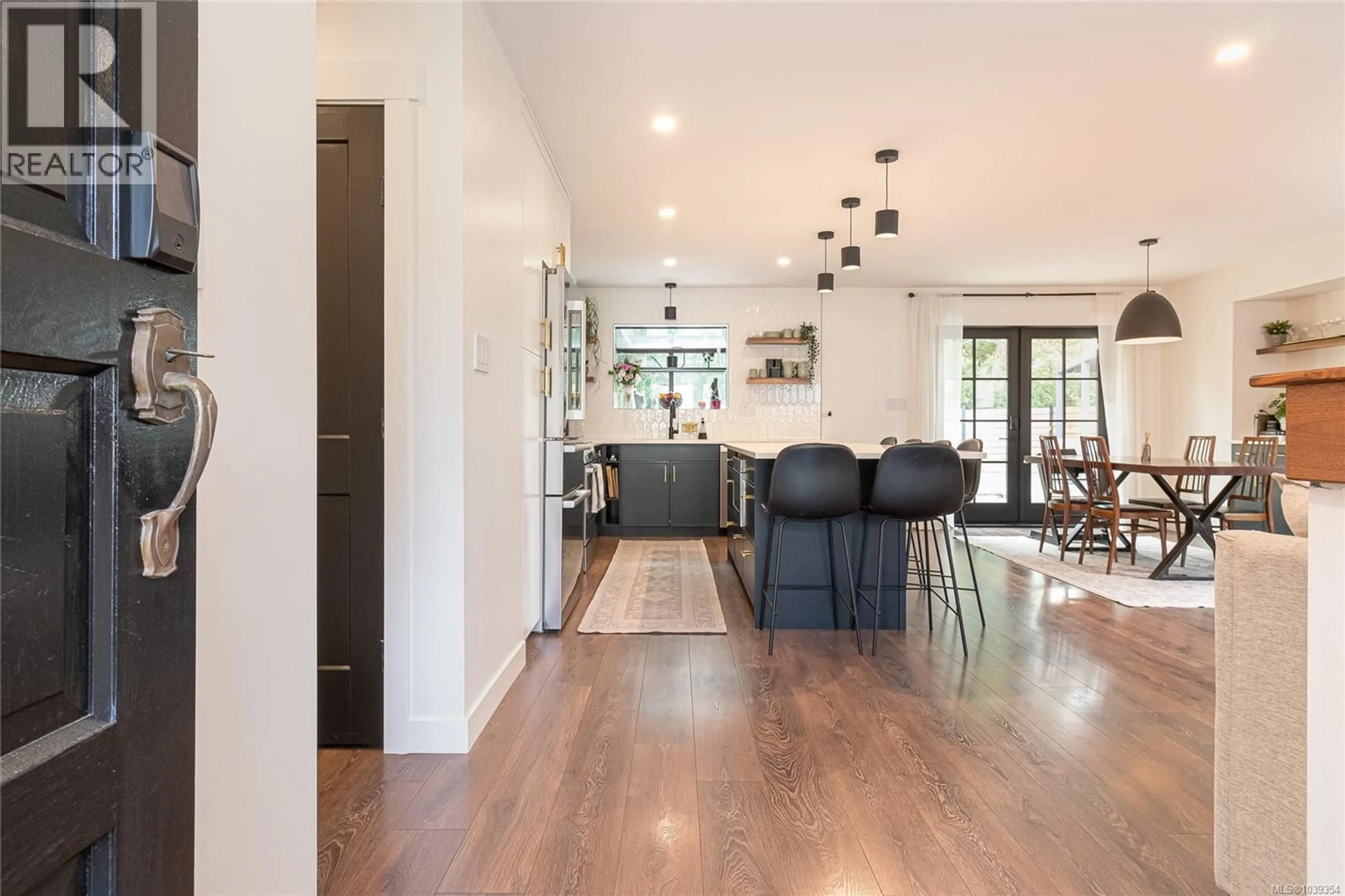 Open concept kitchen, wood/laminate floor for 4035 CENTURY ROAD, Saanich British Columbia V8X2E5