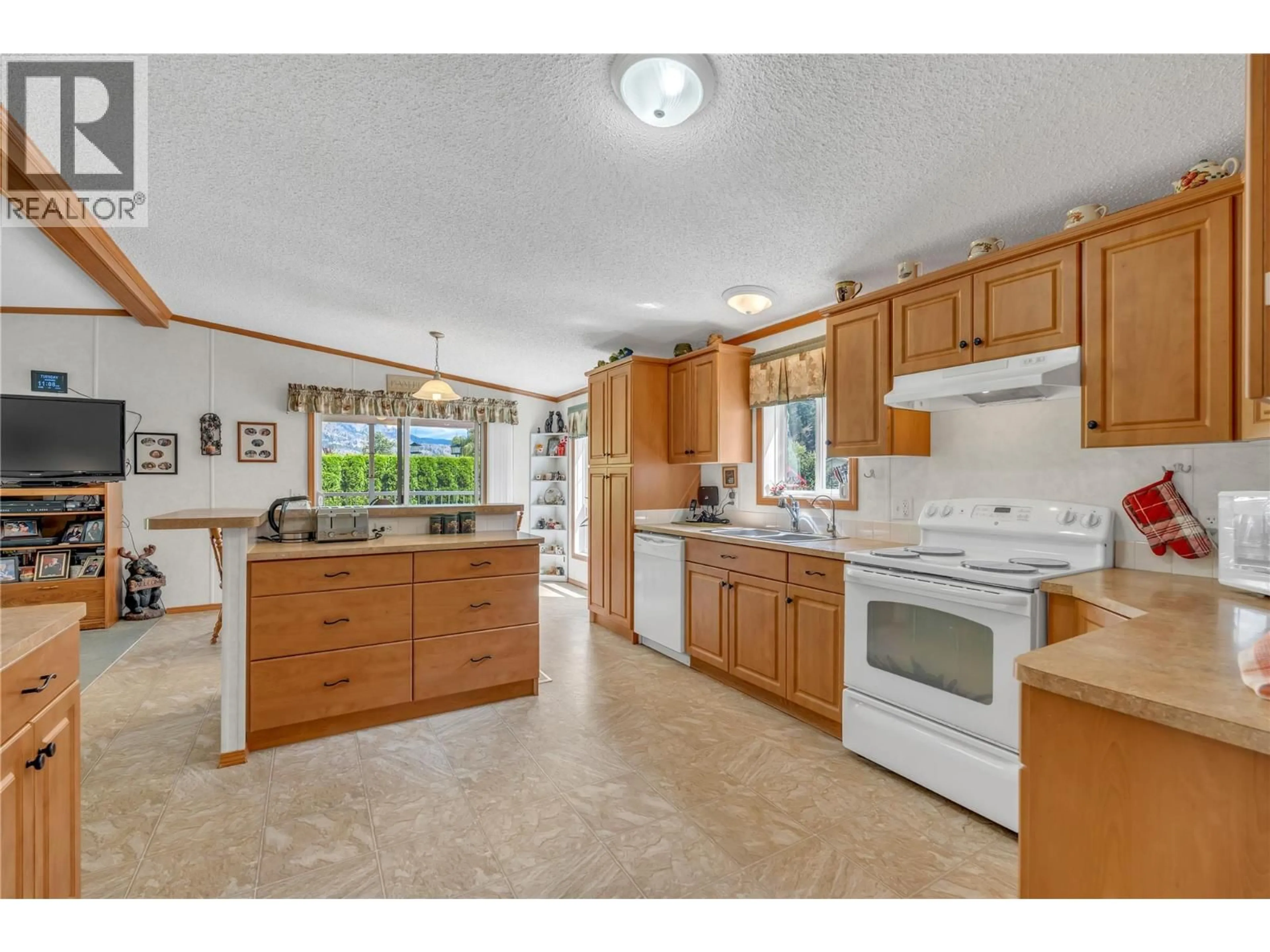Open concept kitchen, ceramic/tile floor for 1526 MAIN STREET NORTH, Olalla British Columbia V0X1N6