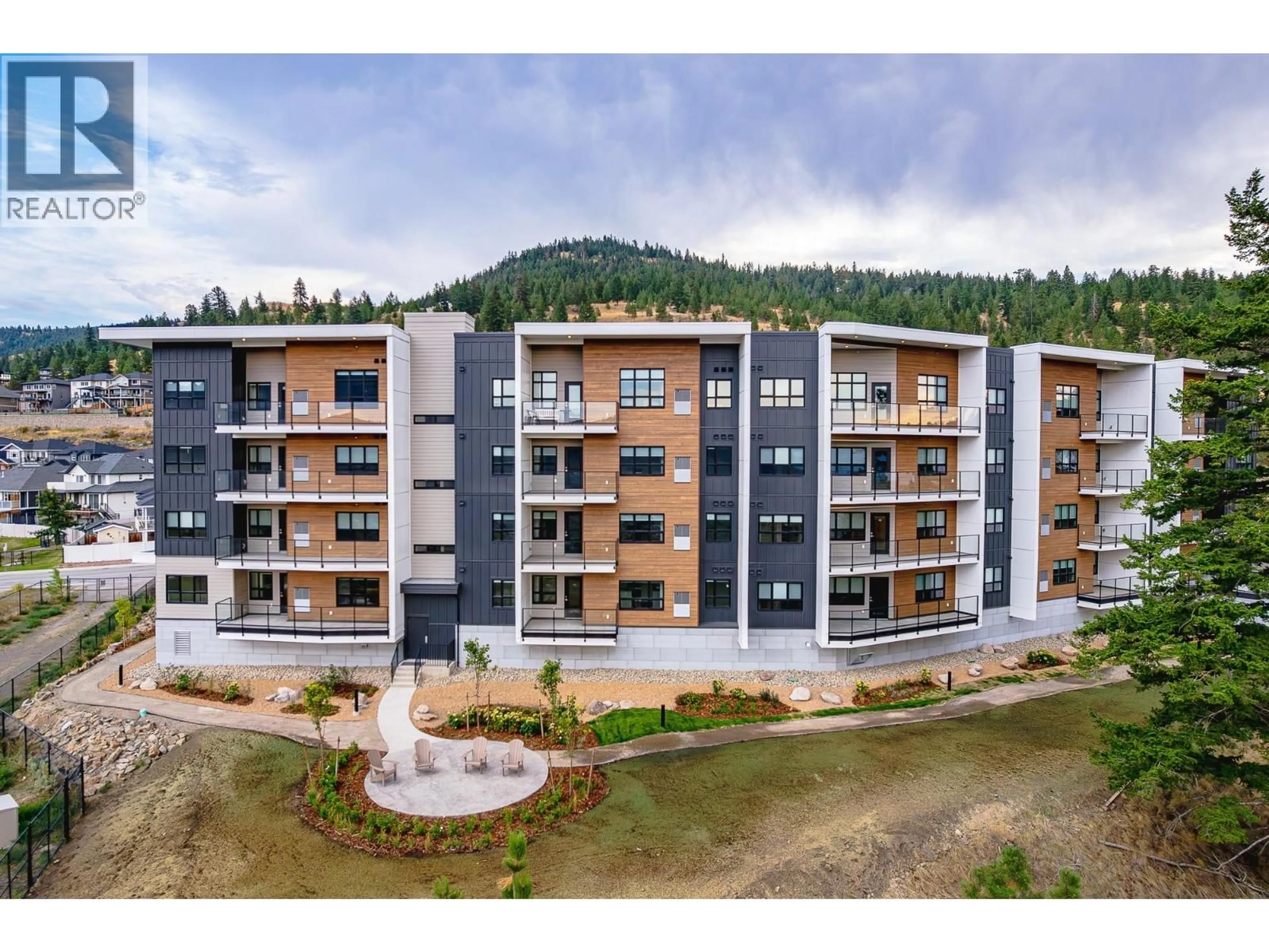A pic from outside/outdoor area/front of a property/back of a property/a pic from drone, building for 104 - 1844 QU'APPELLE BOULEVARD, Kamloops British Columbia V2E0E8