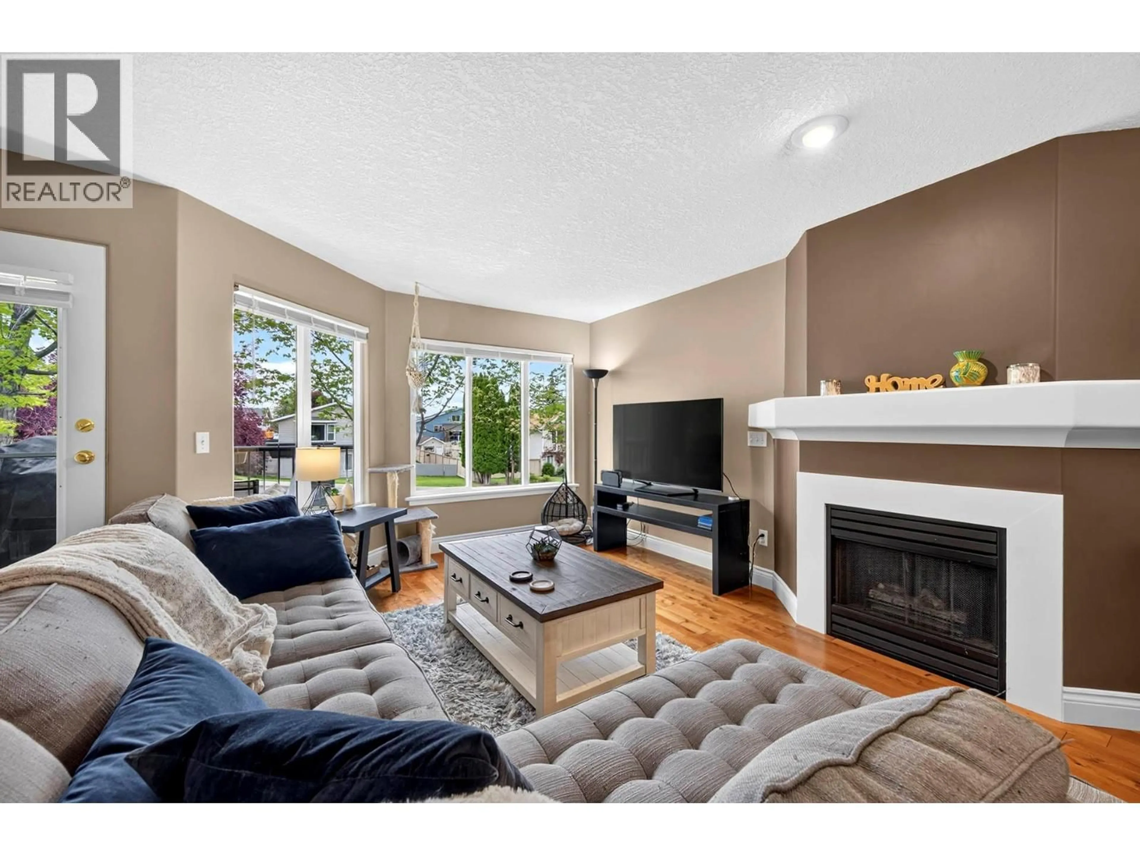 Living room with furniture, wood/laminate floor for 12 - 411 ABERDEEN DRIVE, Kamloops British Columbia V1S1X2