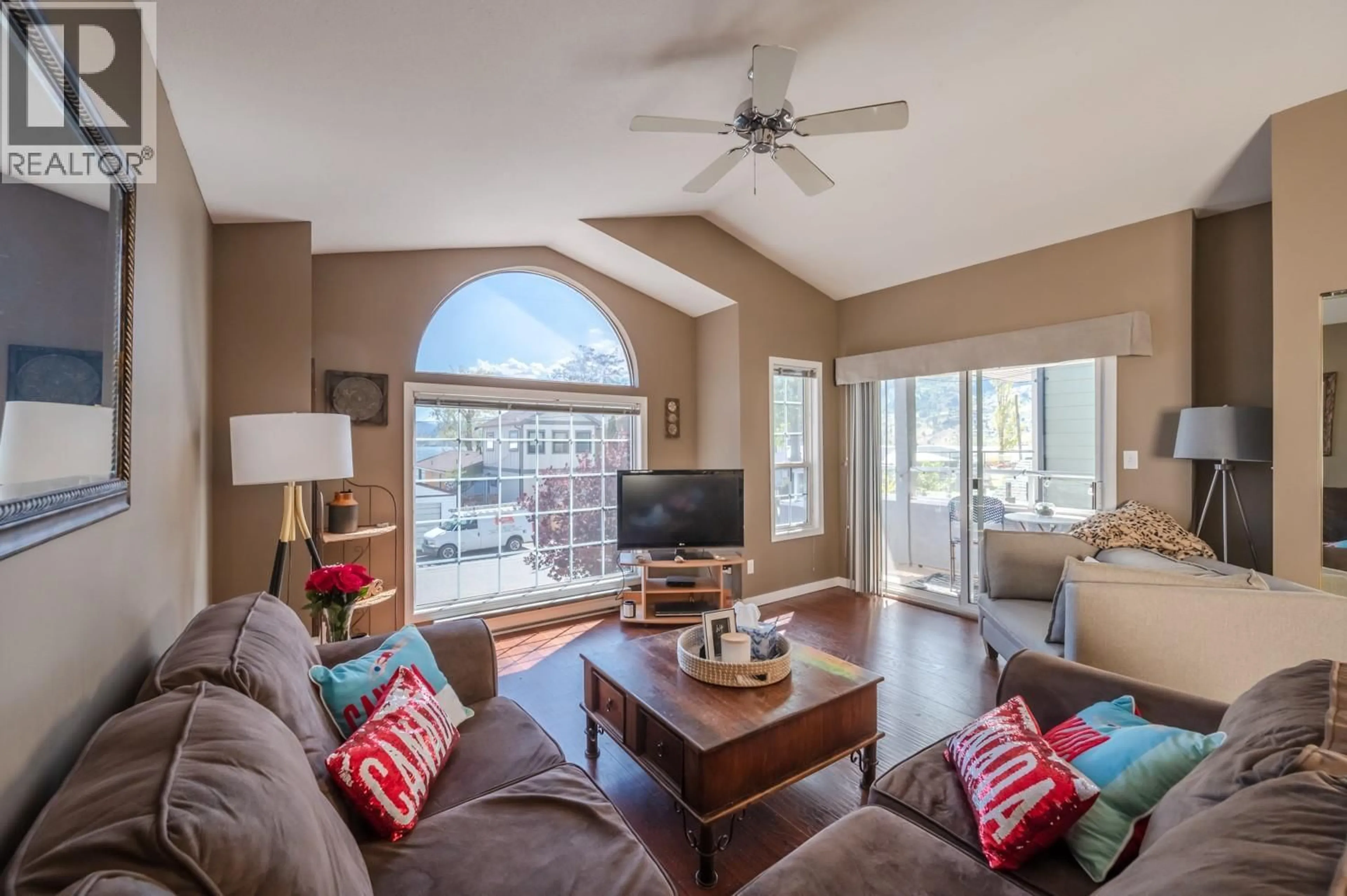Living room with furniture, unknown for 335 SUDBURY AVENUE, Penticton British Columbia V2A8M7
