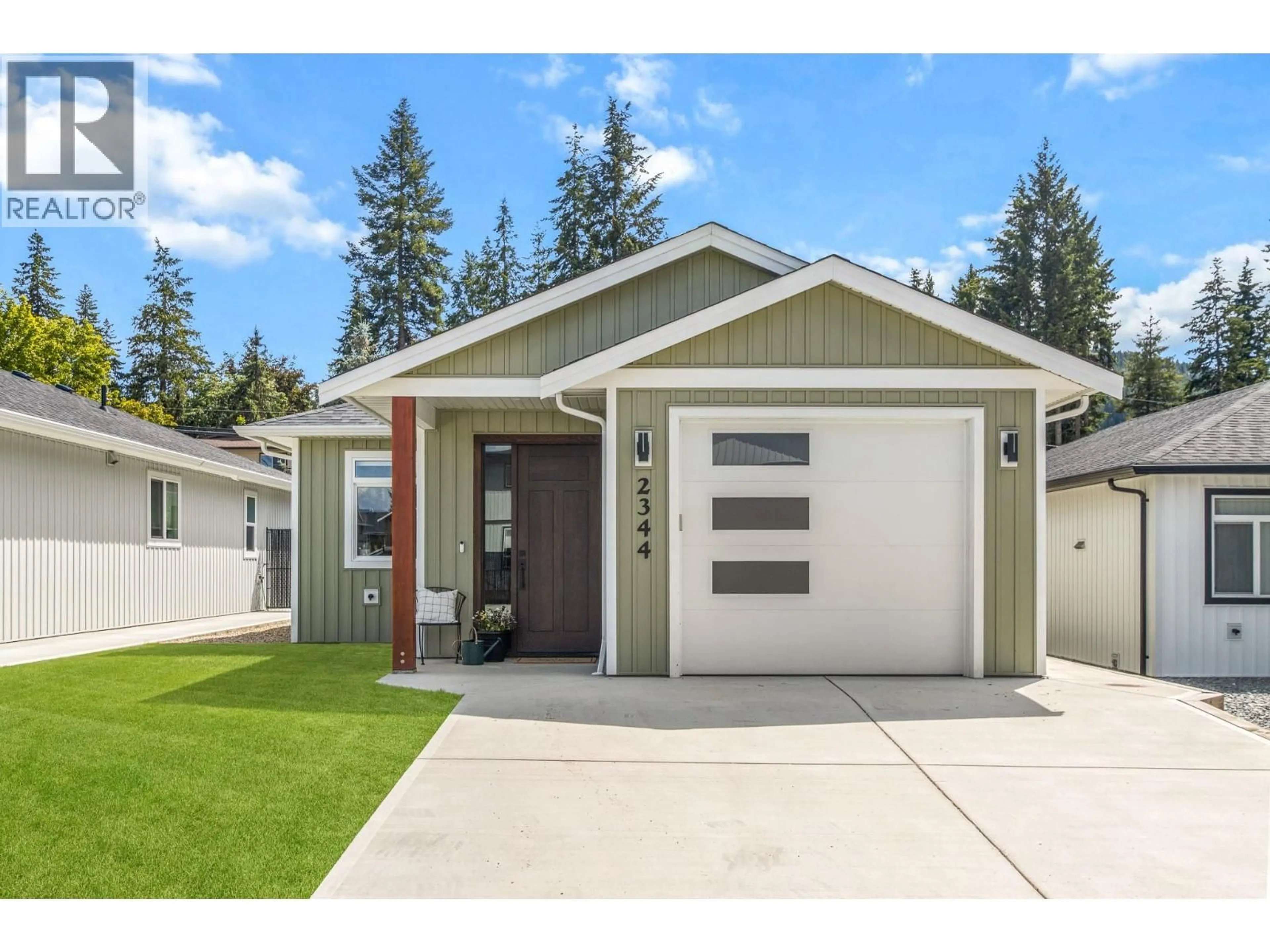 Home with vinyl exterior material, street for 2344 6 AVENUE SOUTHEAST, Salmon Arm British Columbia V1E0H1