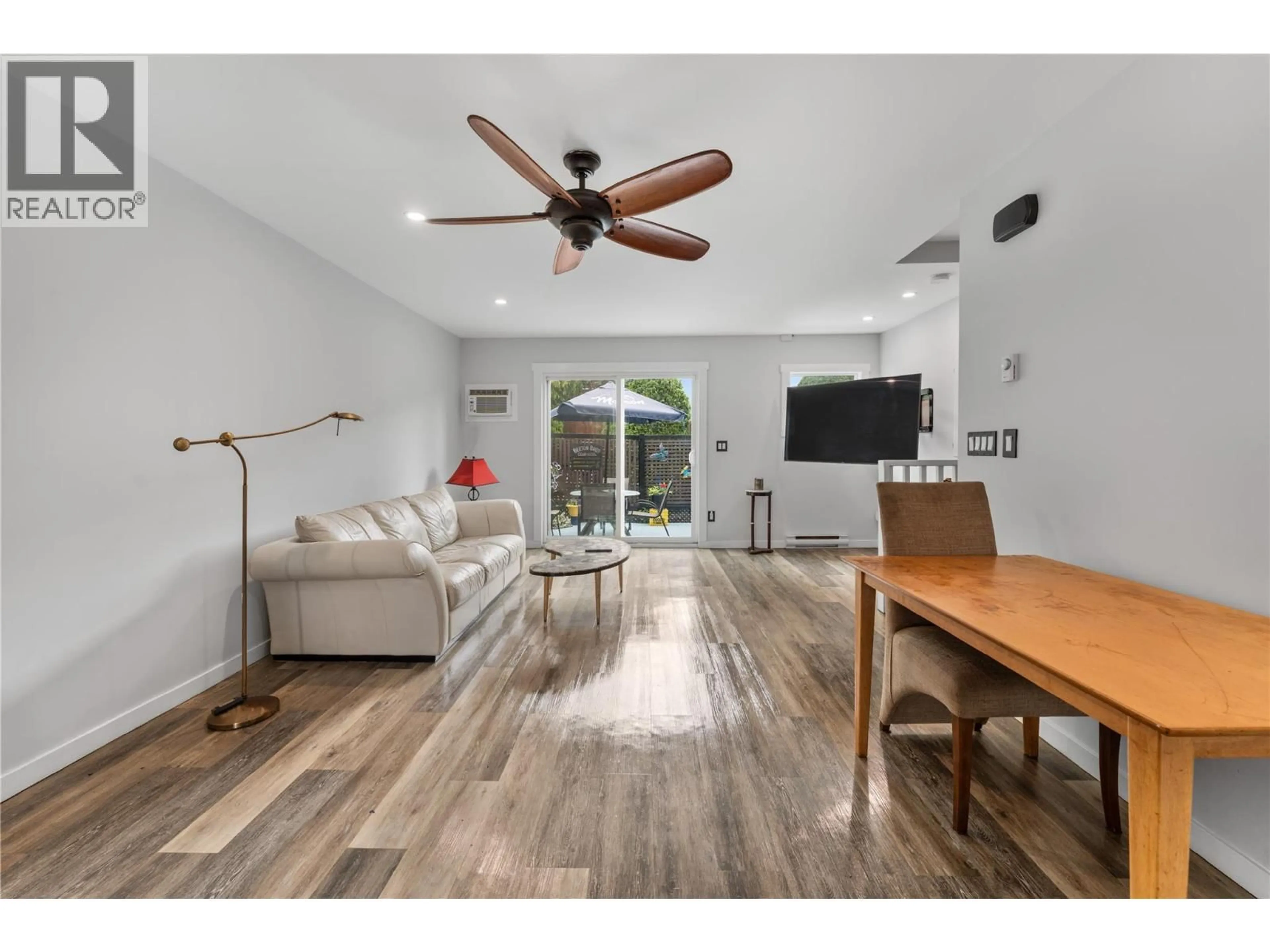 Living room with furniture, unknown for 5 - 3135 WALNUT STREET, Kelowna British Columbia V1W3T6