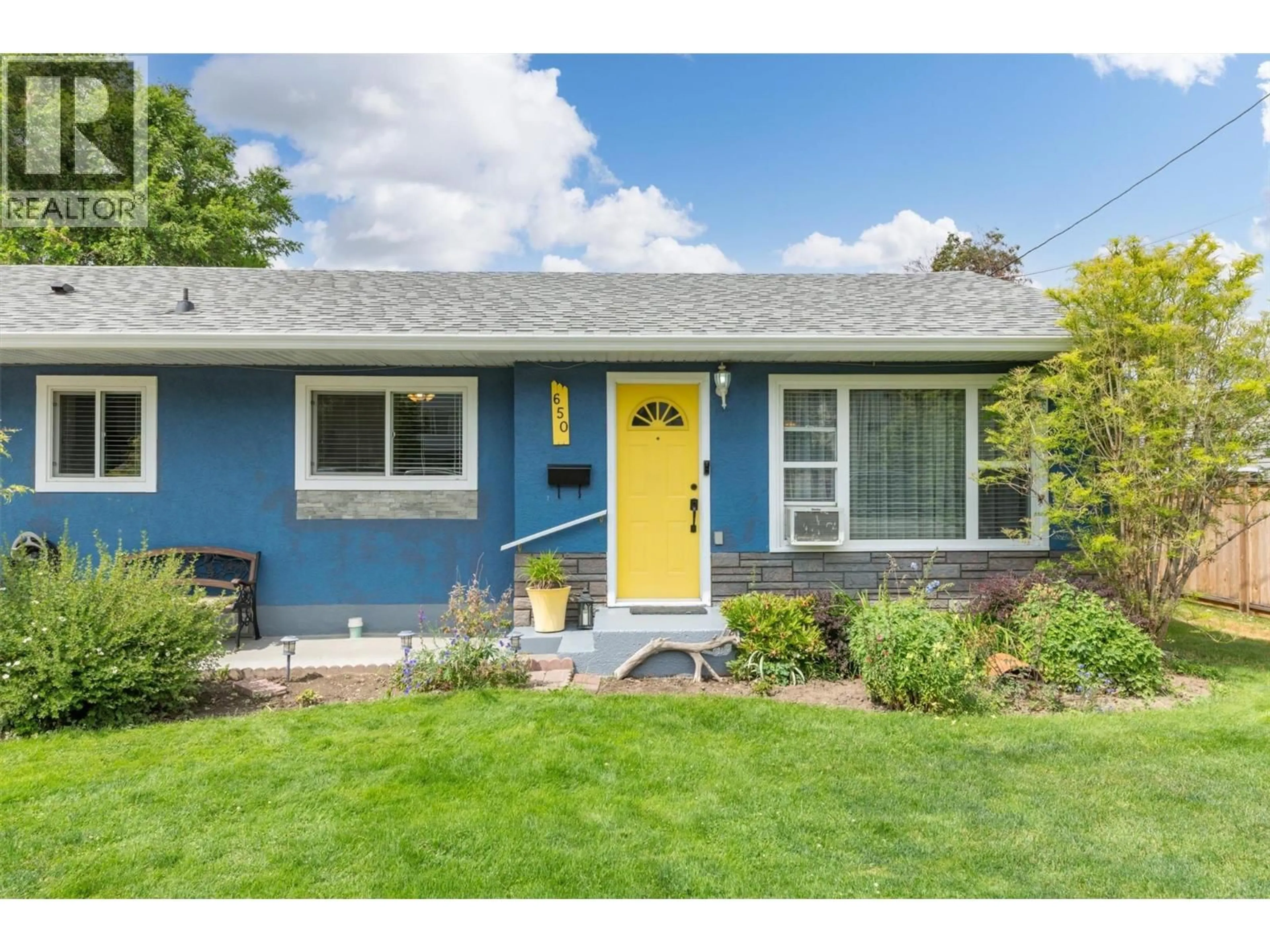 Home with vinyl exterior material, street for 650 FORD ROAD, Kelowna British Columbia V1X3E1