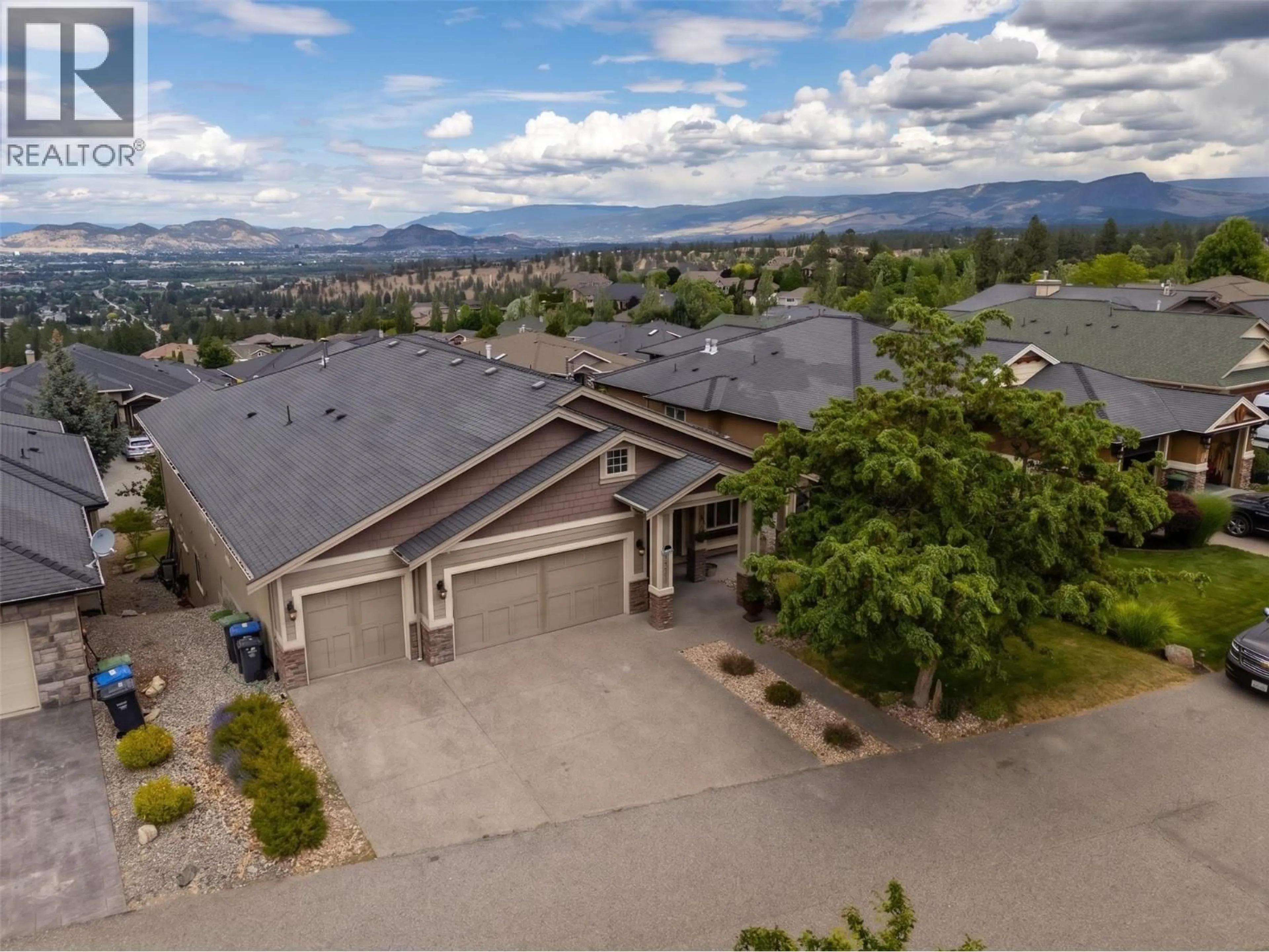 A pic from outside/outdoor area/front of a property/back of a property/a pic from drone, mountain view for 679 DEVONIAN AVENUE, Kelowna British Columbia V1W5C2