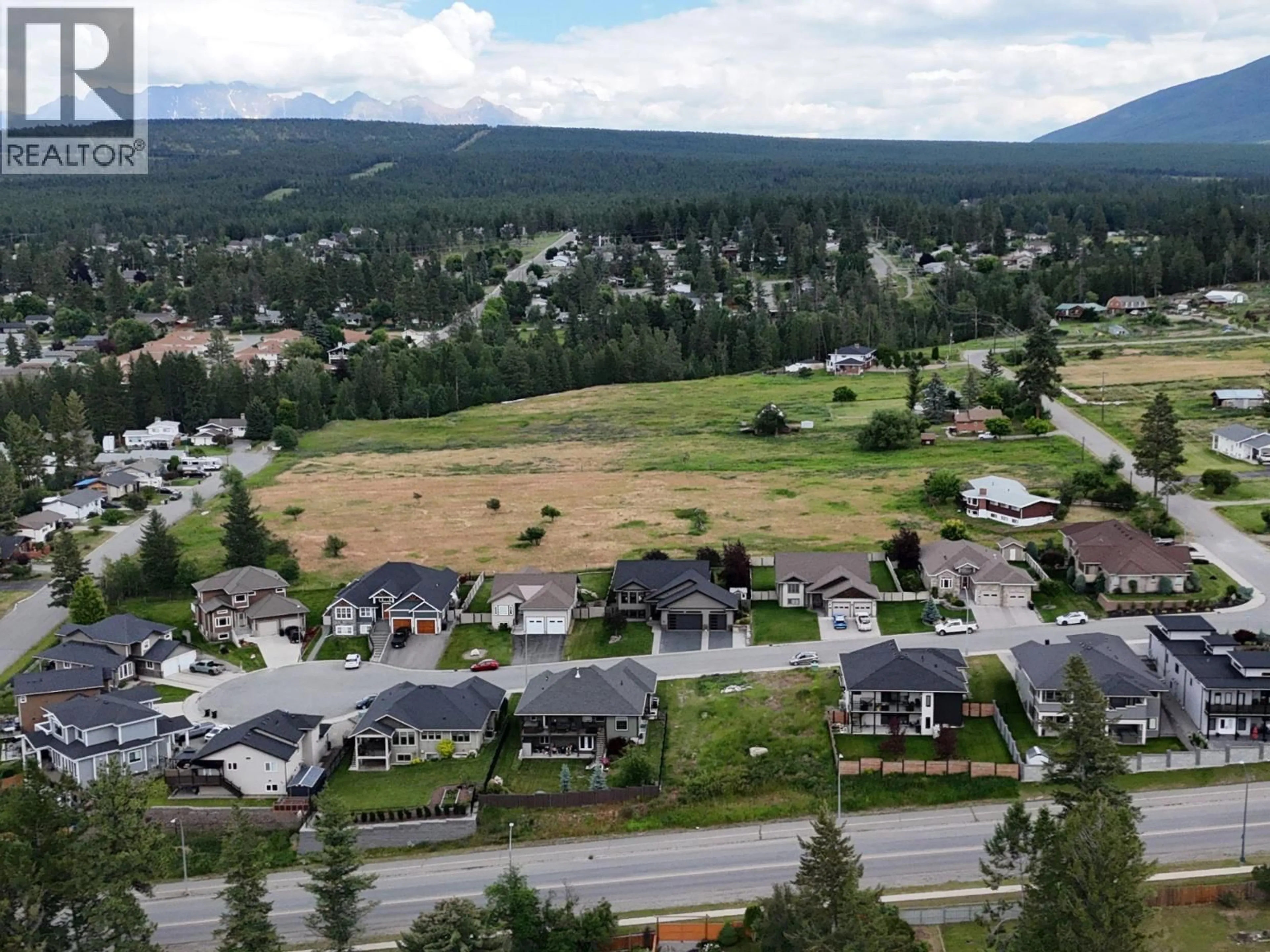A pic from outside/outdoor area/front of a property/back of a property/a pic from drone, mountain view for 808 22ND AVENUE SOUTH, Cranbrook British Columbia V1C6Y7