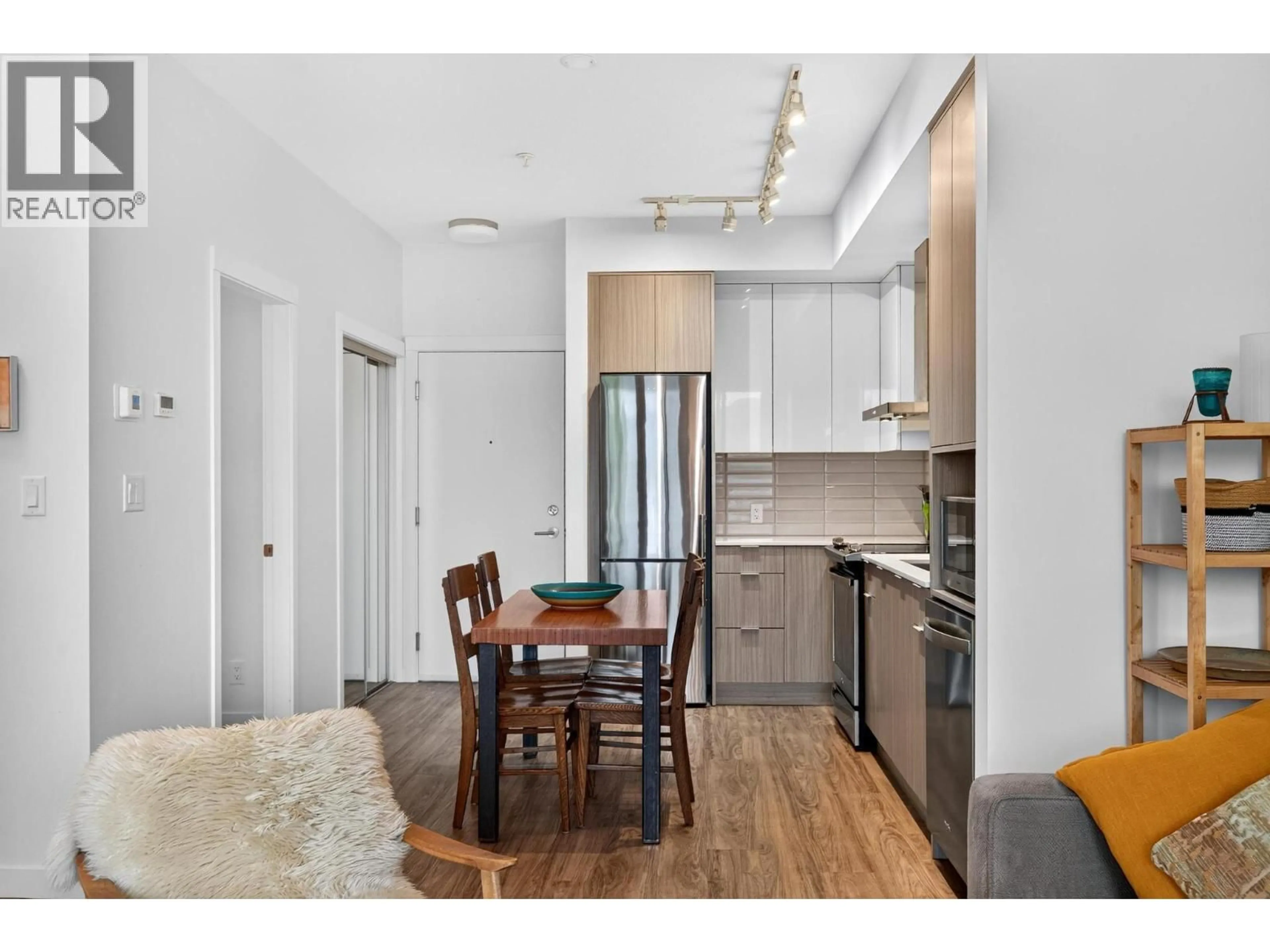 Standard kitchen, unknown for 326 - 1775 CHAPMAN PLACE, Kelowna British Columbia V1Y2M6