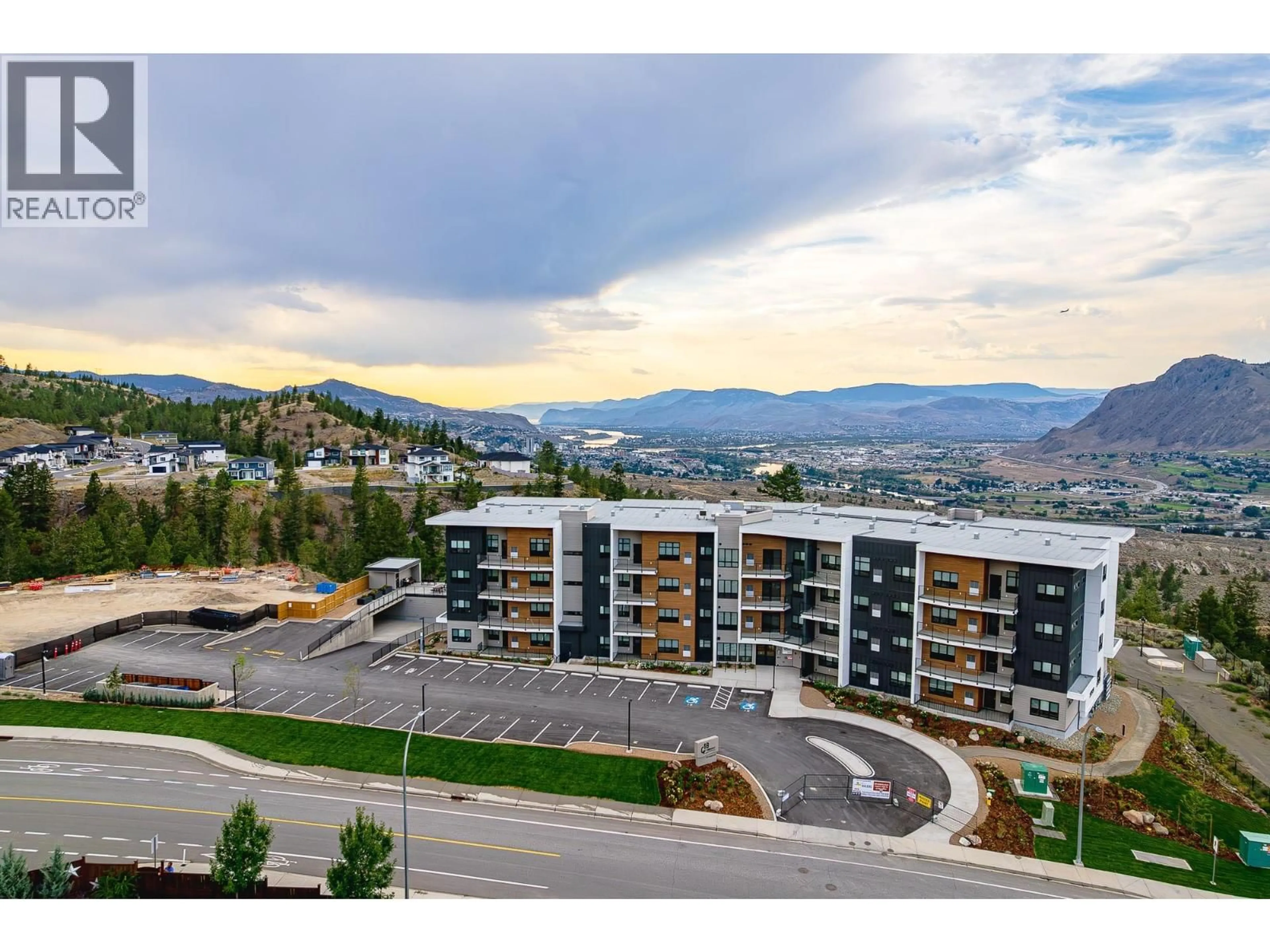 A pic from outside/outdoor area/front of a property/back of a property/a pic from drone, mountain view for 106 - 1844 QU'APPELLE BOULEVARD, Kamloops British Columbia V2E0E8