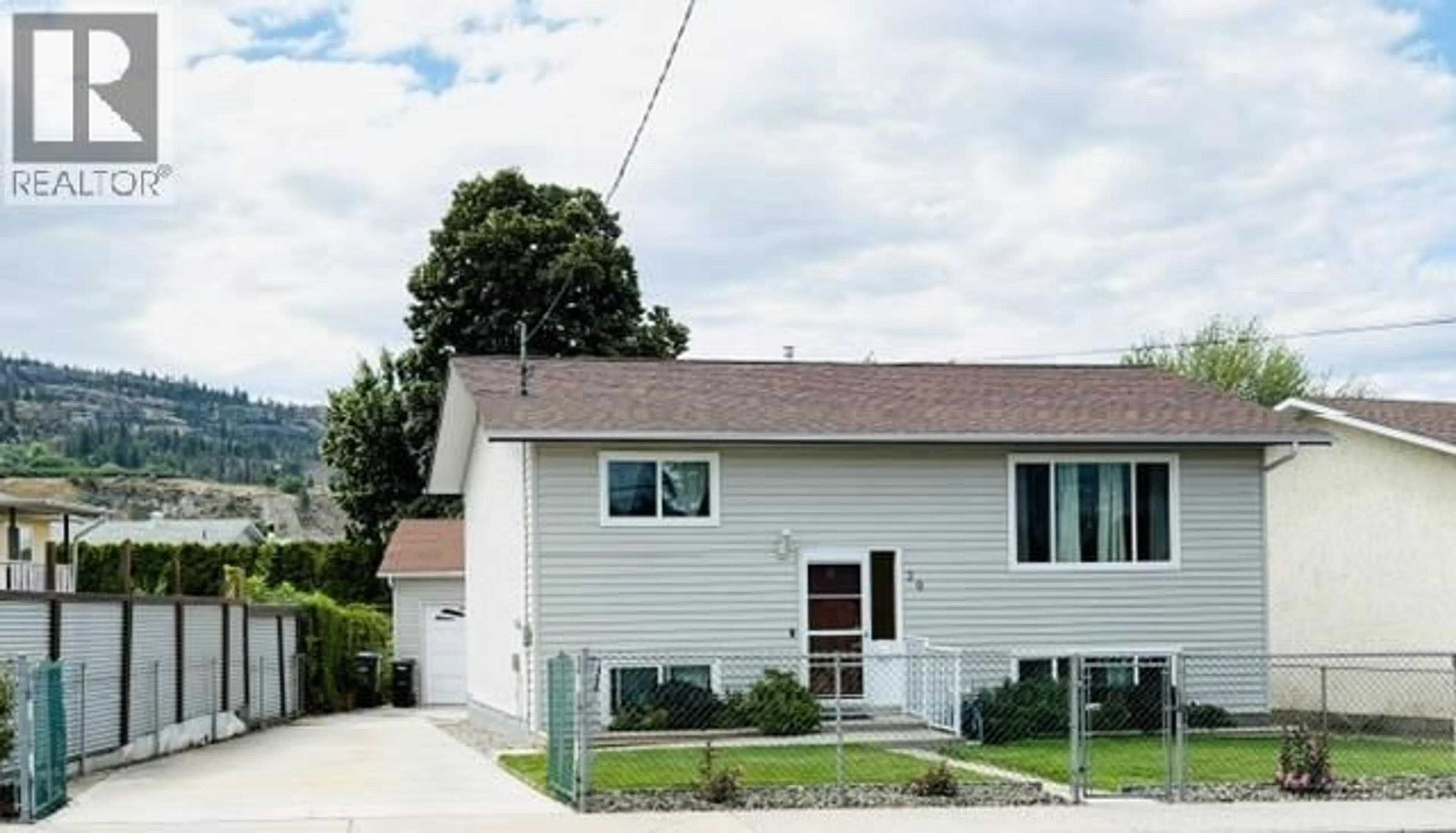 Home with vinyl exterior material, street for 20 GREEN AVENUE, Penticton British Columbia V2A7Z2