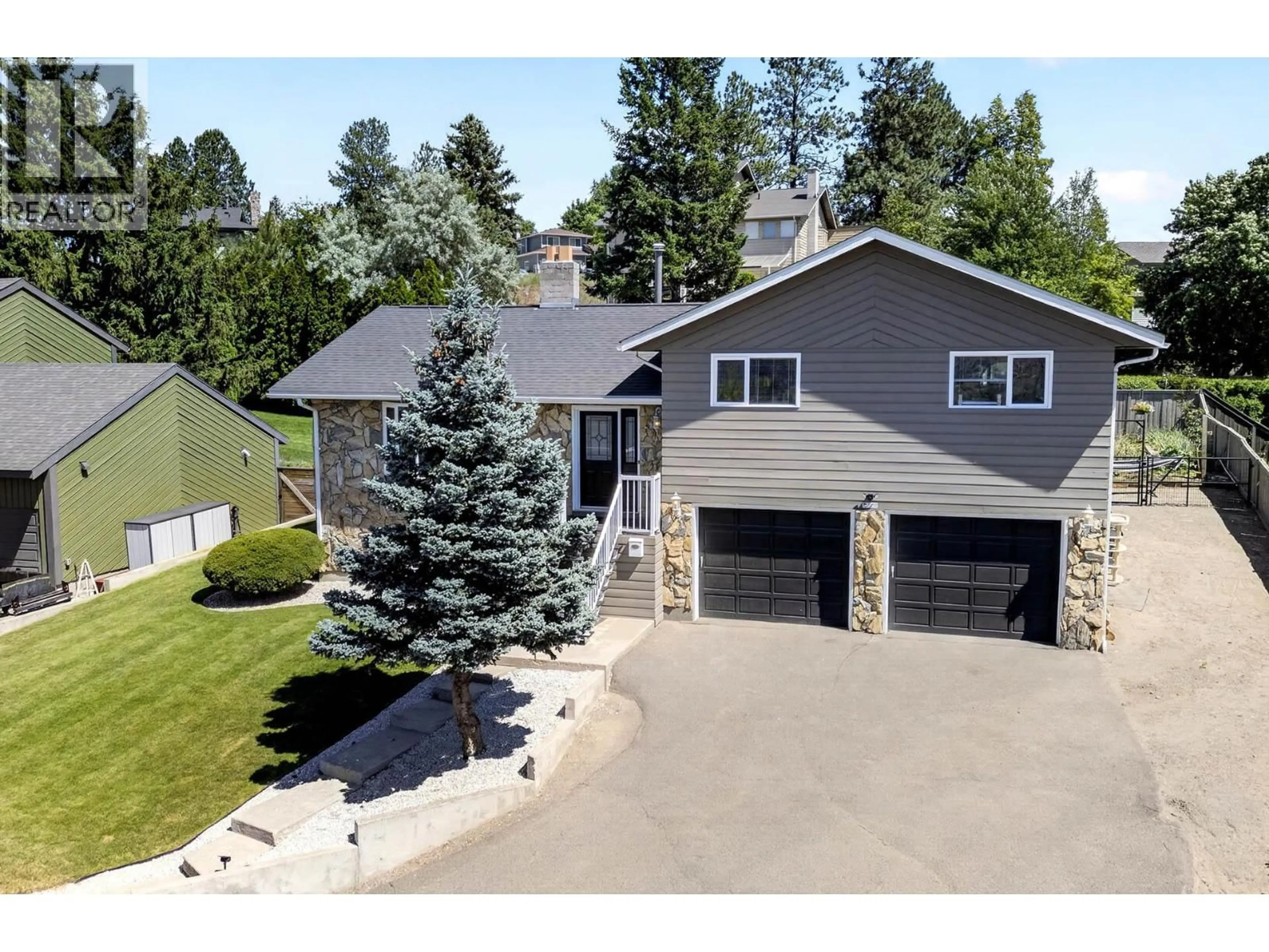 A pic from outside/outdoor area/front of a property/back of a property/a pic from drone, unknown for 485 GLENEAGLES DRIVE, Kamloops British Columbia V2E1Y4