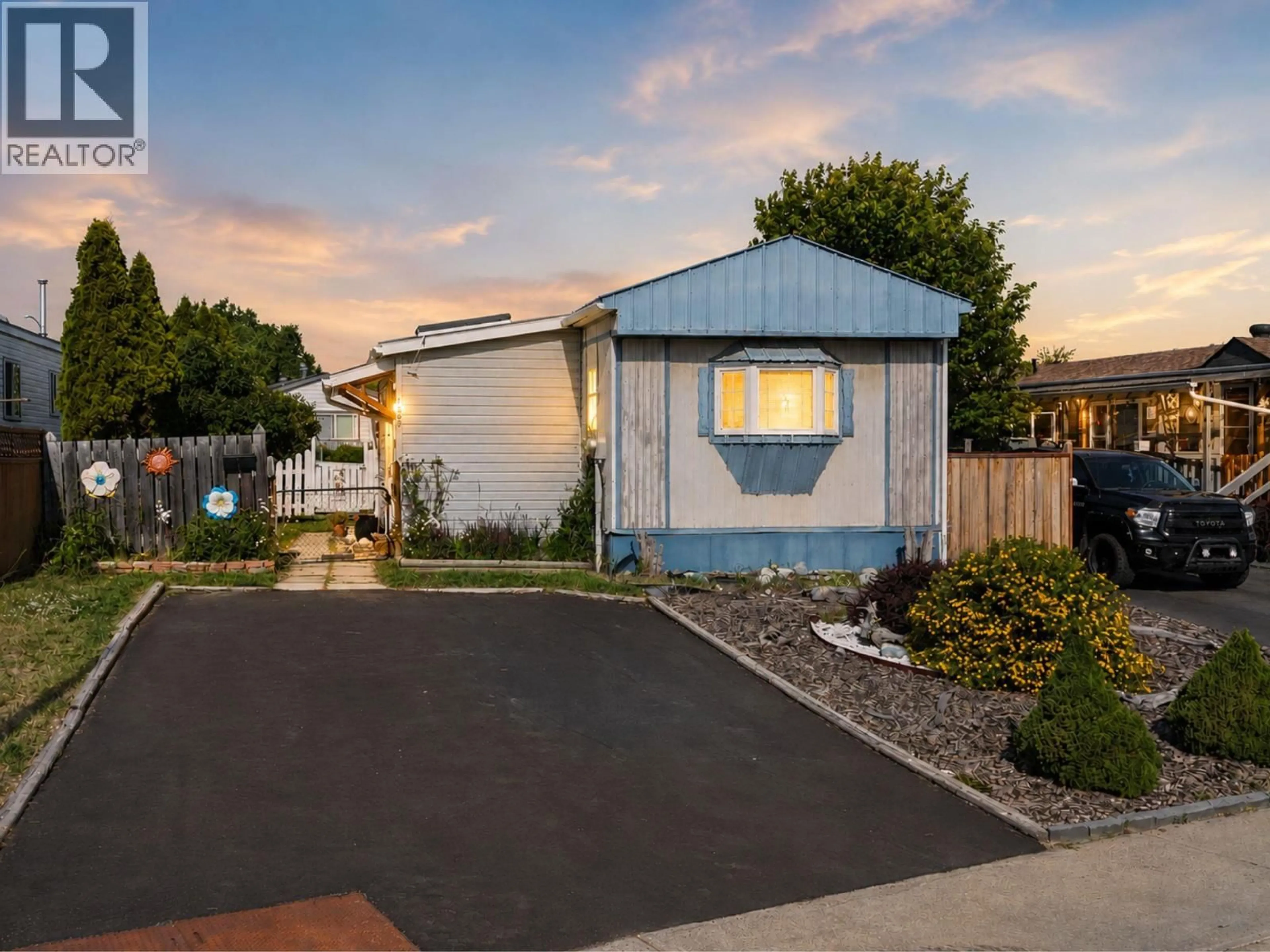 Home with vinyl exterior material, street for 1969 KOKANEE CRESCENT NORTH, Cranbrook British Columbia V1C5X6
