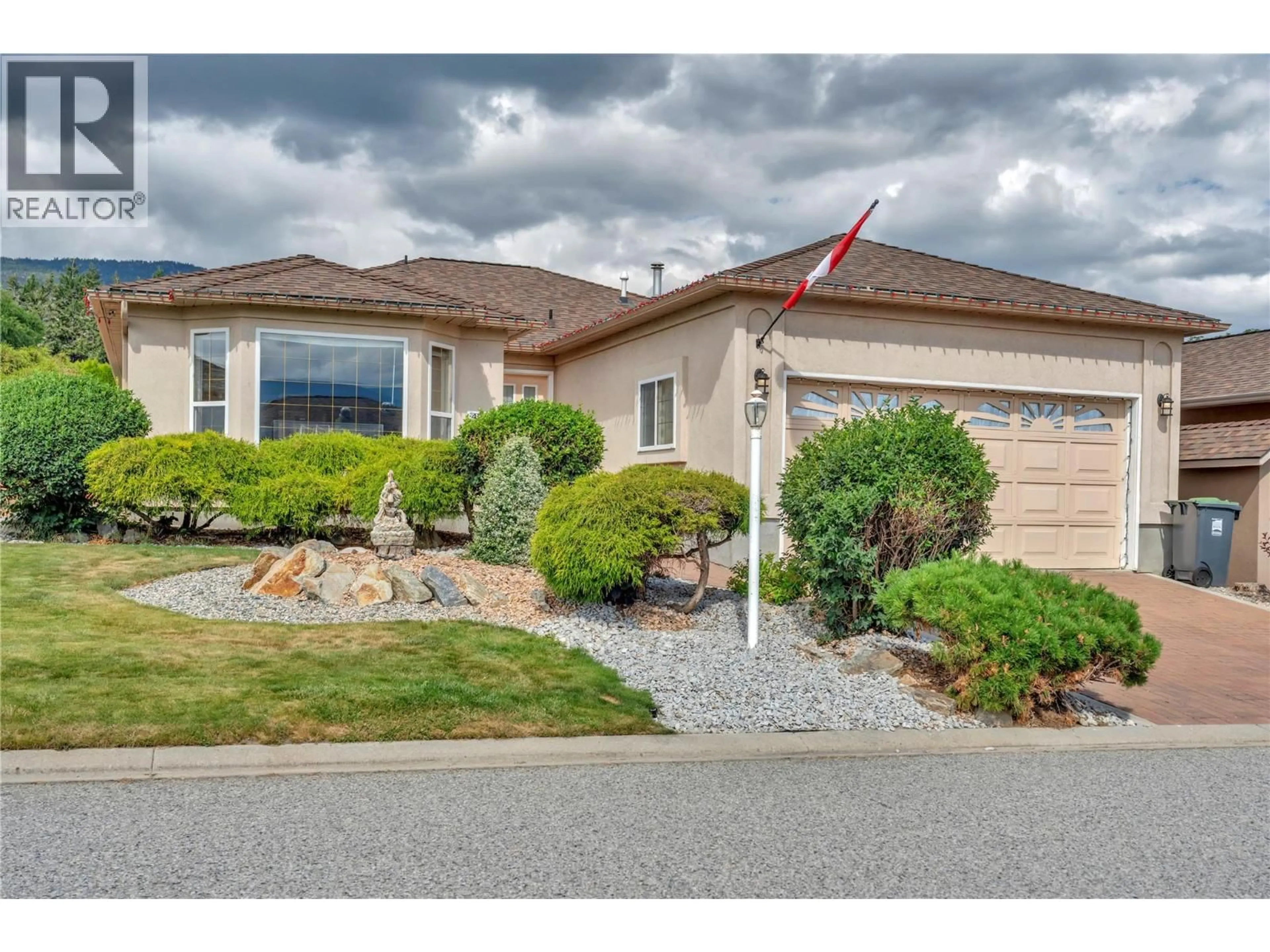 Home with vinyl exterior material, street for 424 RIDGE ROAD, Penticton British Columbia V2A8N7
