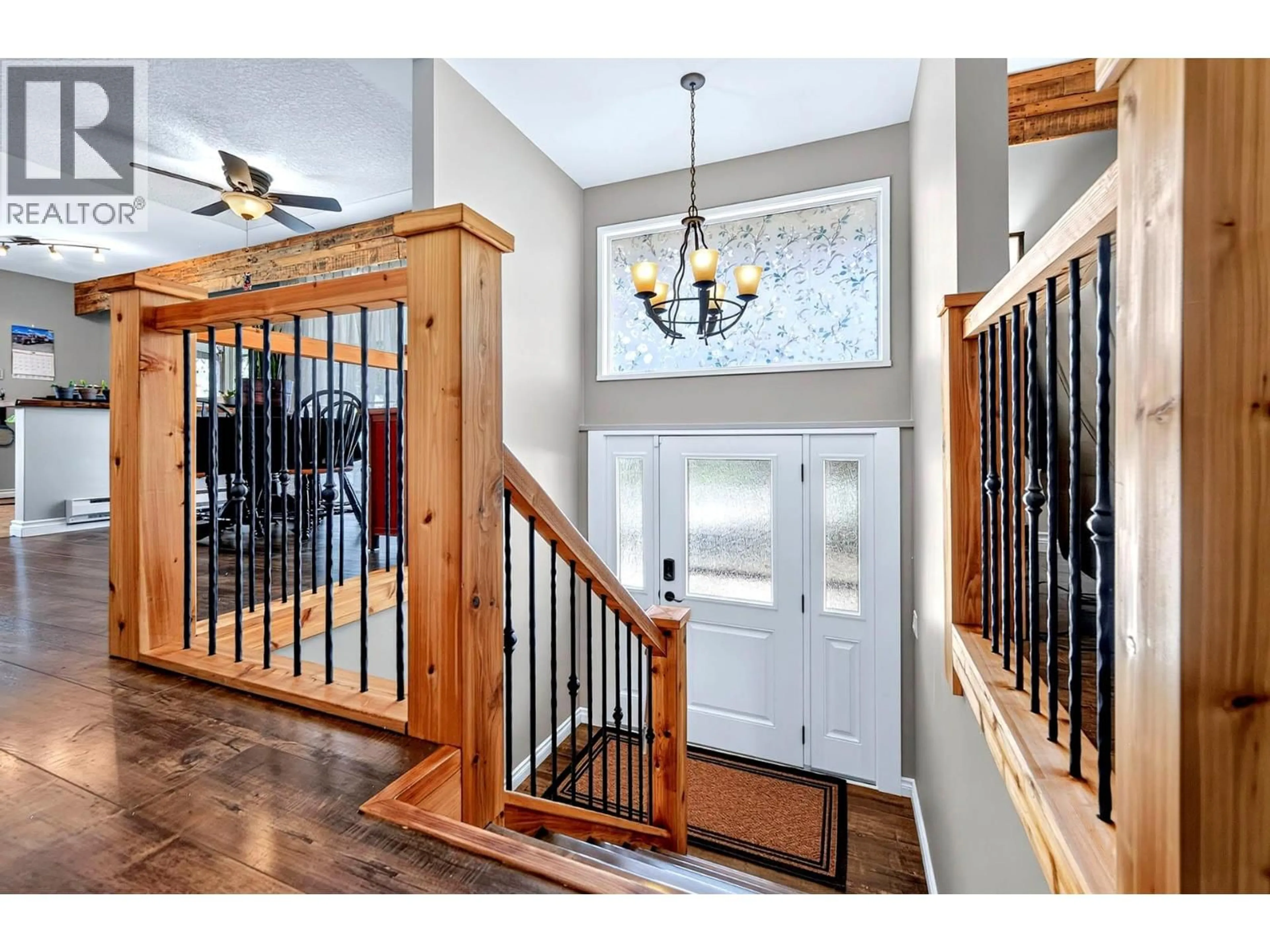 Indoor entryway for 715 BISSETTE ROAD, Kamloops British Columbia V2B6L5