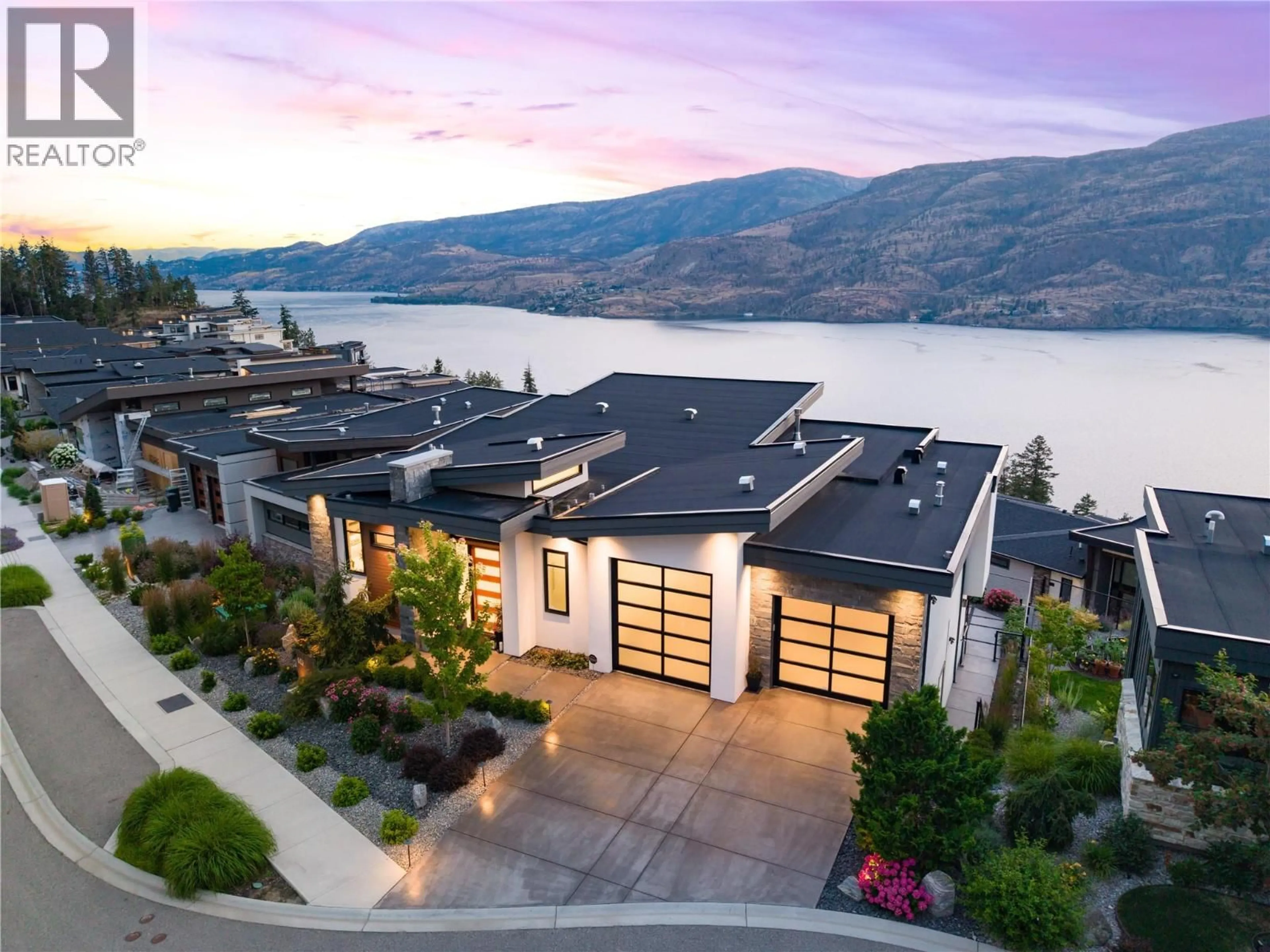 Home with vinyl exterior material, water/lake/river/ocean view for 602 CLIFTON COURT, Kelowna British Columbia V1V0B7