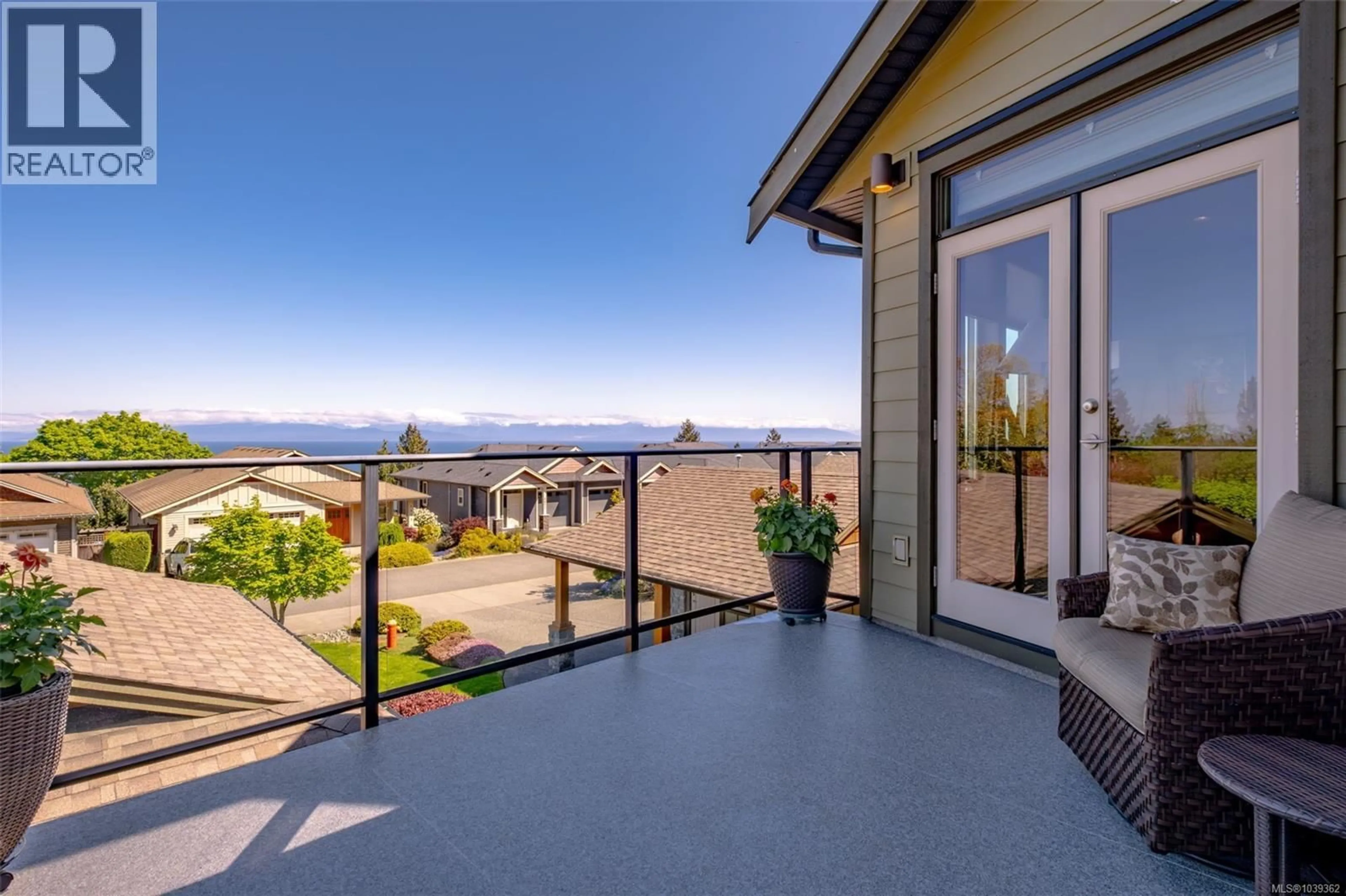 Patio, water/lake/river/ocean view for 102 - 5418 JACOBS LANE, Nanaimo British Columbia V9T0B7