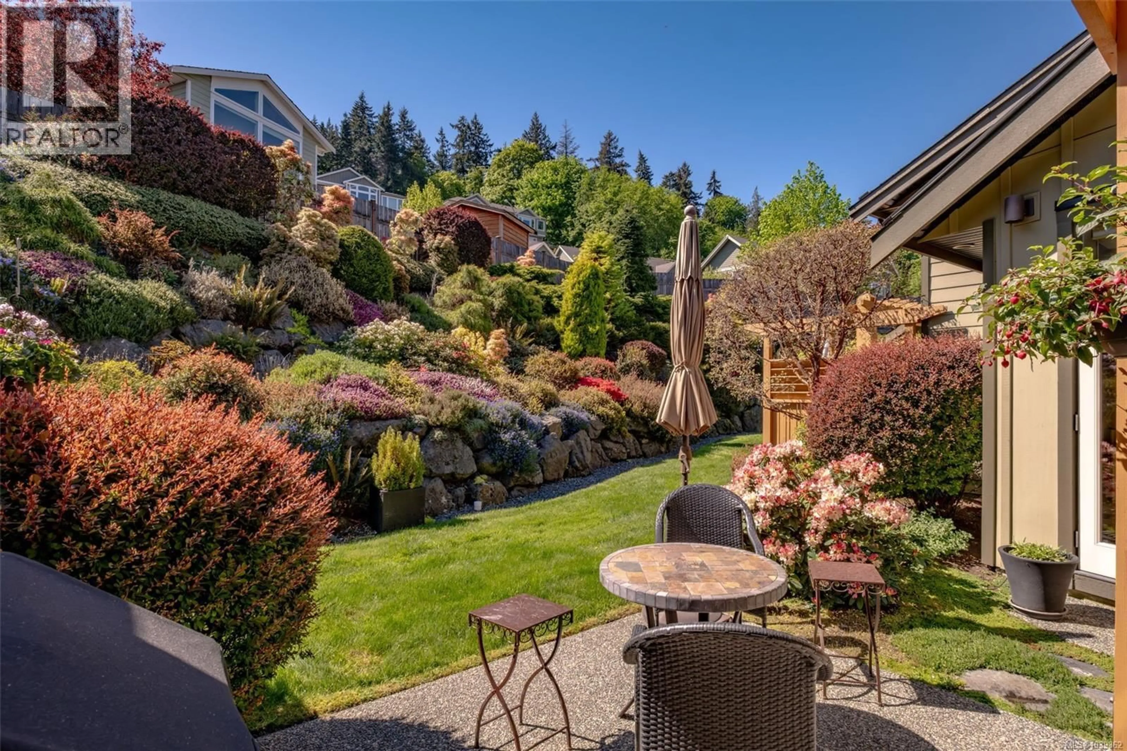 Patio, water/lake/river/ocean view for 102 - 5418 JACOBS LANE, Nanaimo British Columbia V9T0B7