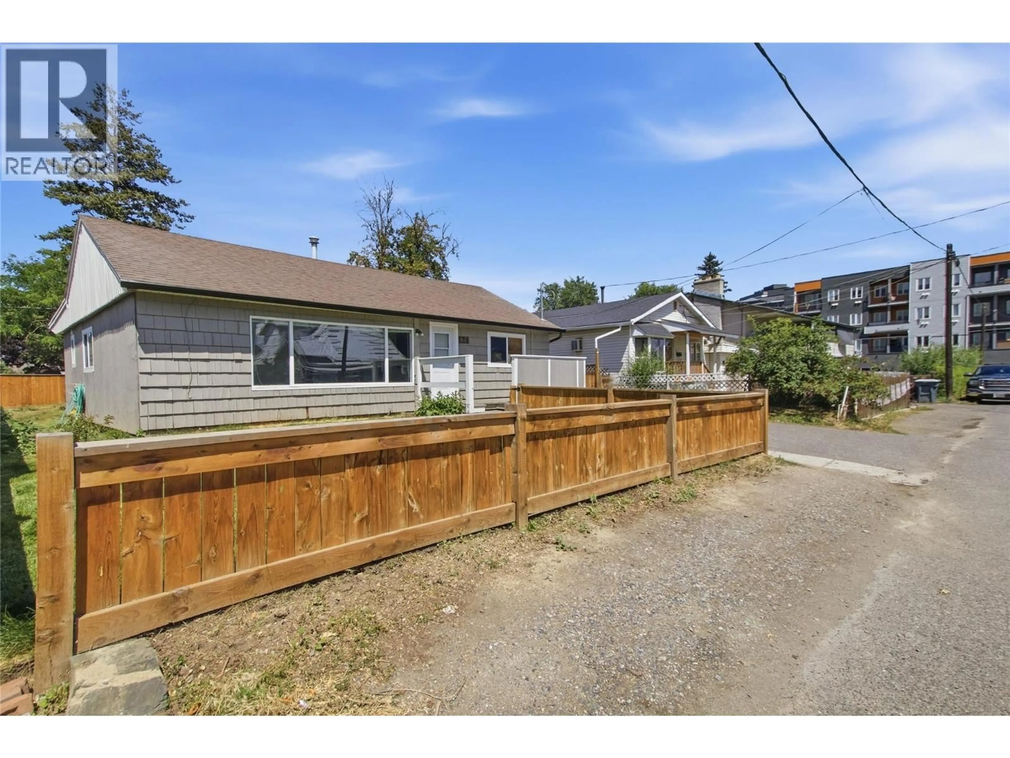 A pic from outside/outdoor area/front of a property/back of a property/a pic from drone, street for 124 WILLIAMS STREET, Kamloops British Columbia V2B3Z6