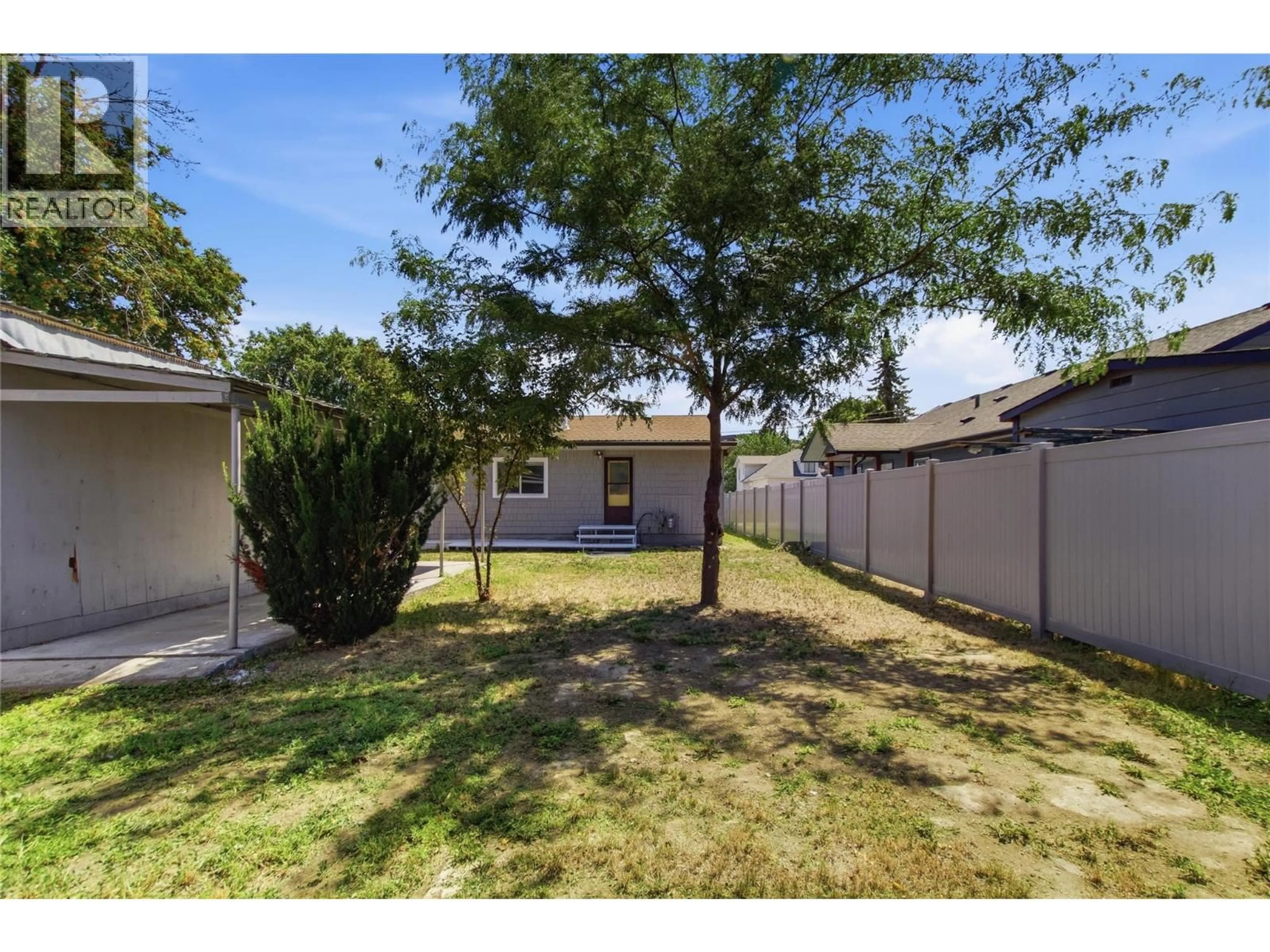 A pic from outside/outdoor area/front of a property/back of a property/a pic from drone, street for 124 WILLIAMS STREET, Kamloops British Columbia V2B3Z6