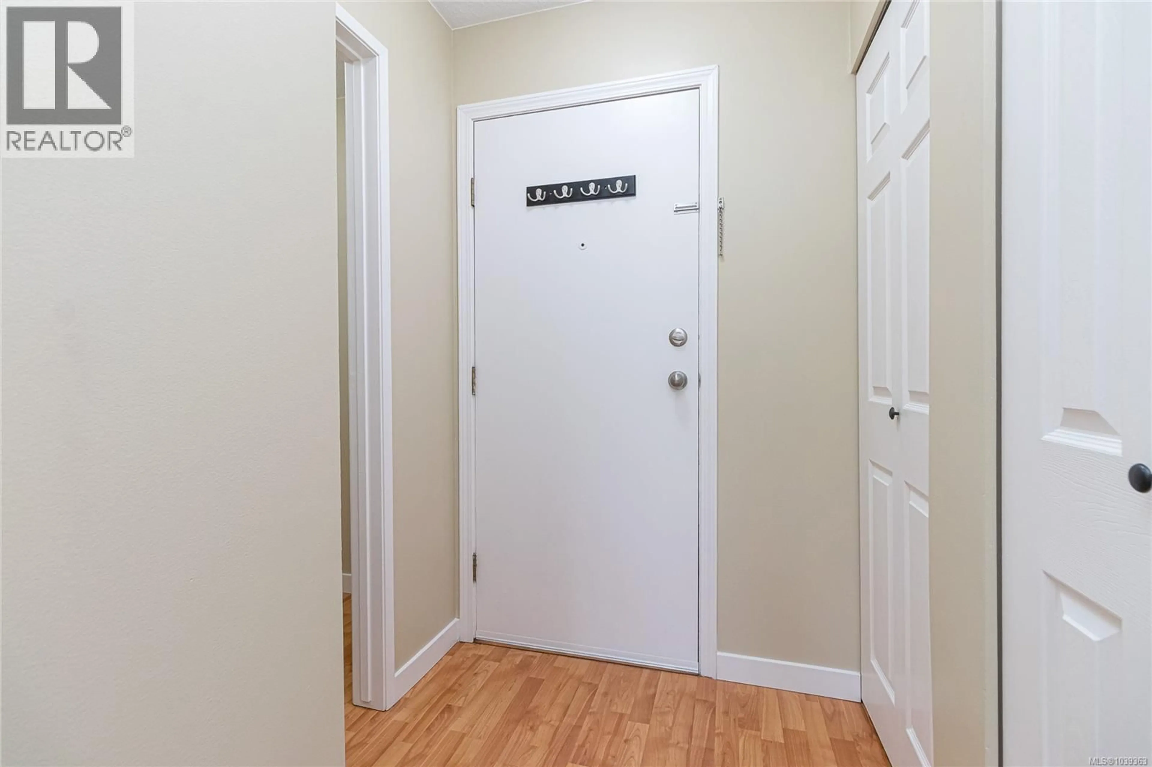 Indoor entryway for 302 - 3215 COWICHAN LAKE ROAD, Duncan British Columbia V9L5G5