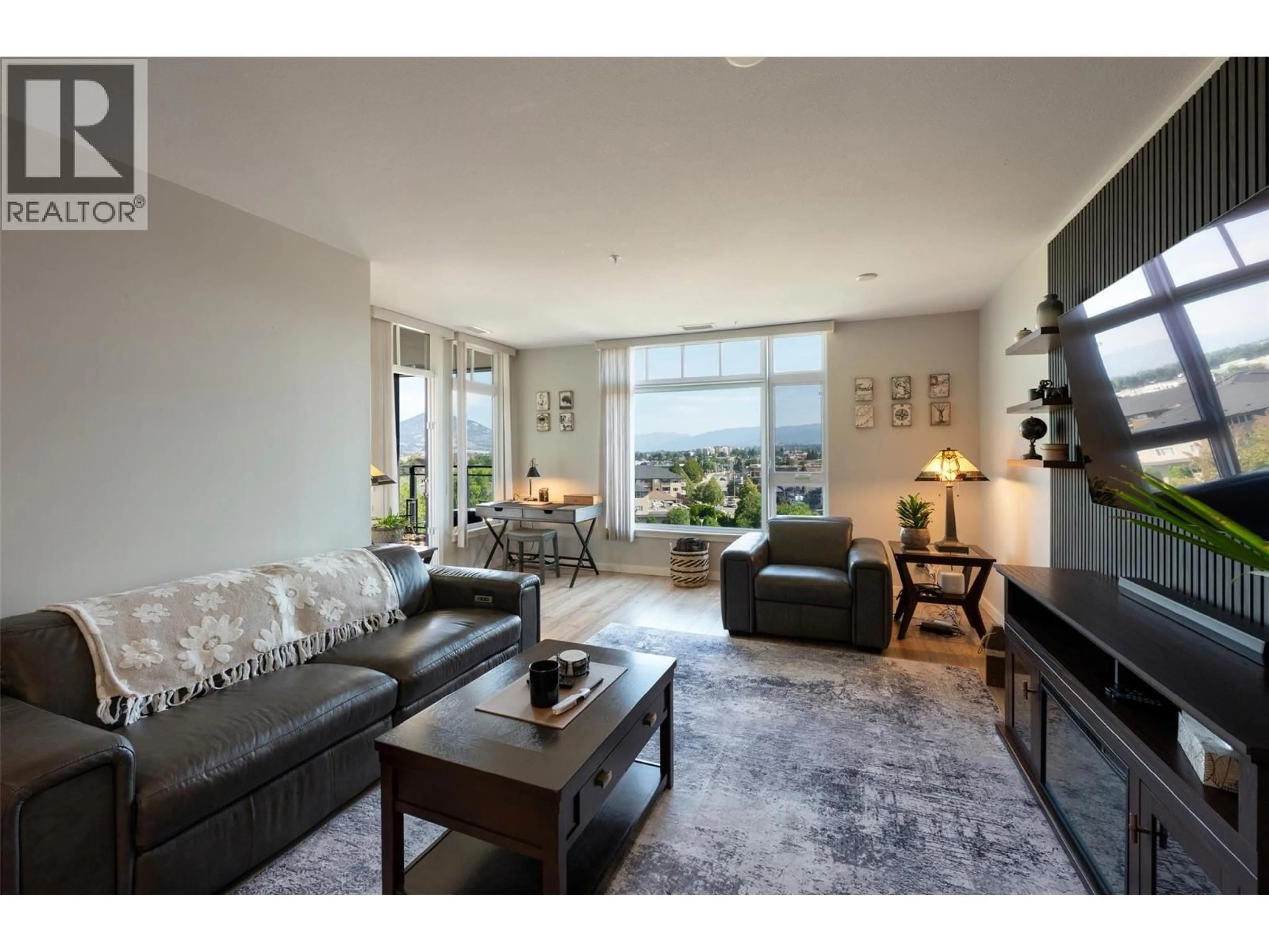 Living room with furniture, unknown for 608 - 3301 SKAHA LAKE ROAD, Penticton British Columbia V2A6G6