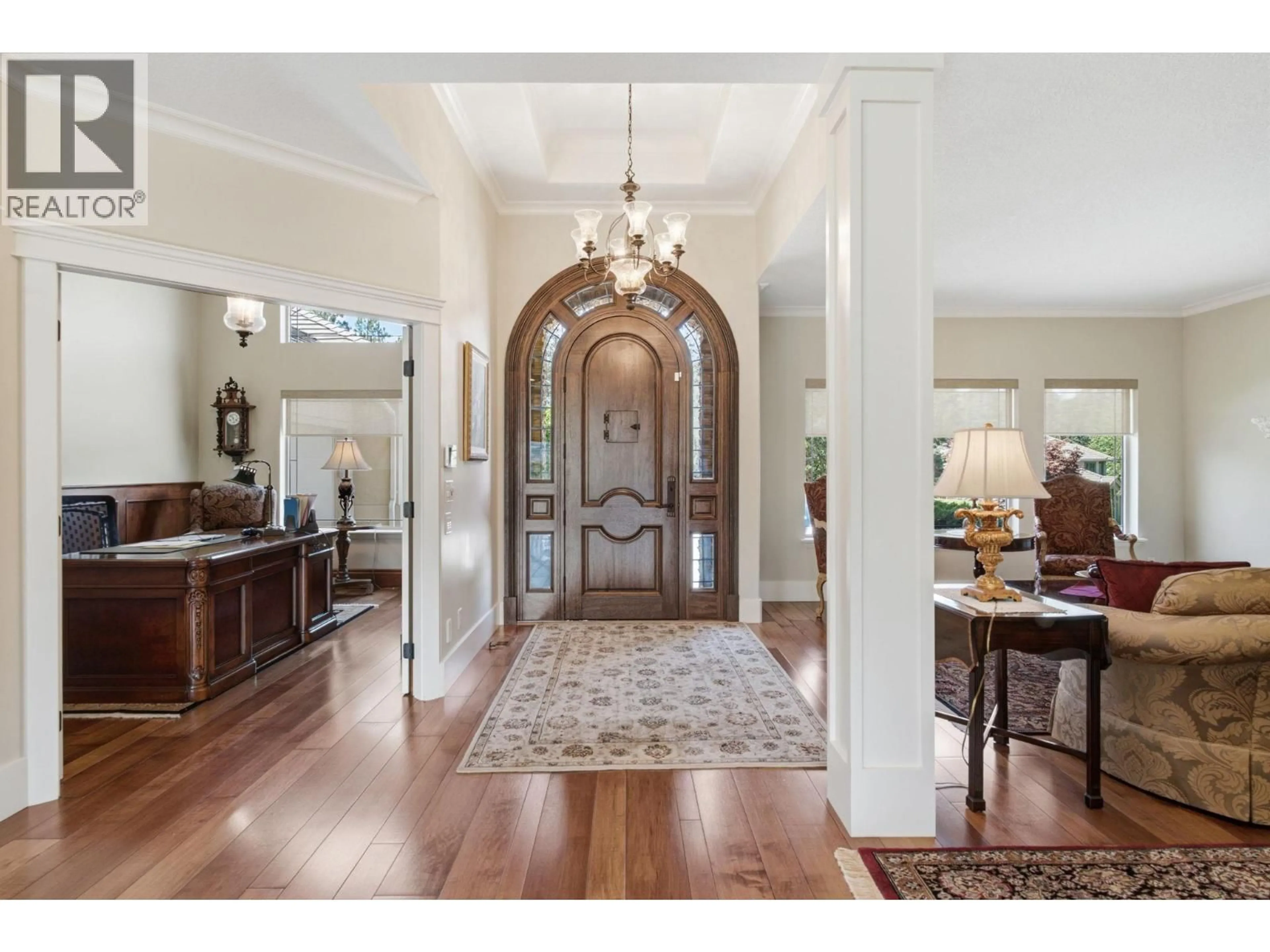 Indoor entryway for 2109 CAPISTRANO DRIVE, Kelowna British Columbia V1V2N1
