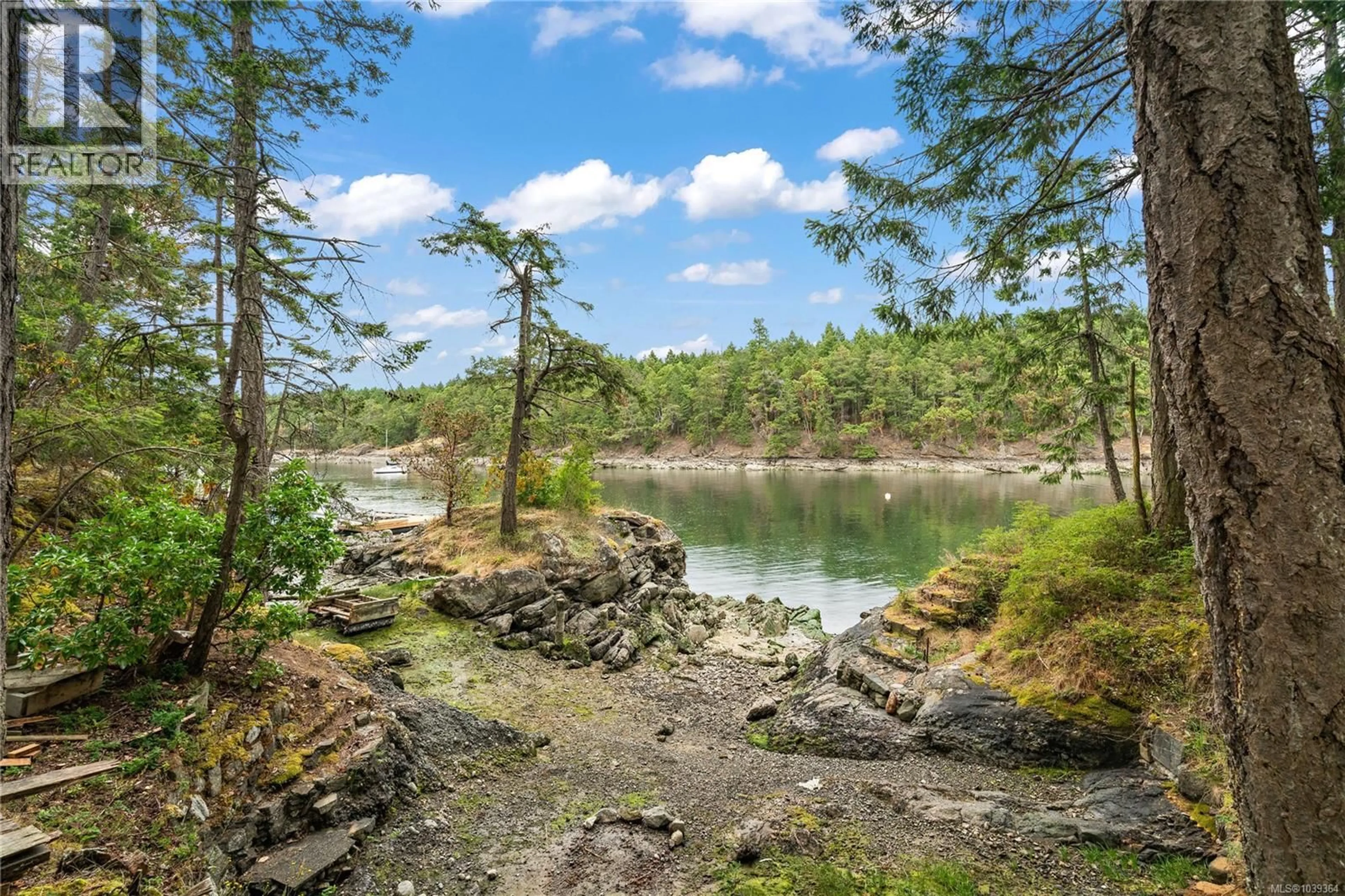 Patio, water/lake/river/ocean view for 14 SECRET ISLAND, Prevost Island British Columbia V8K1X4