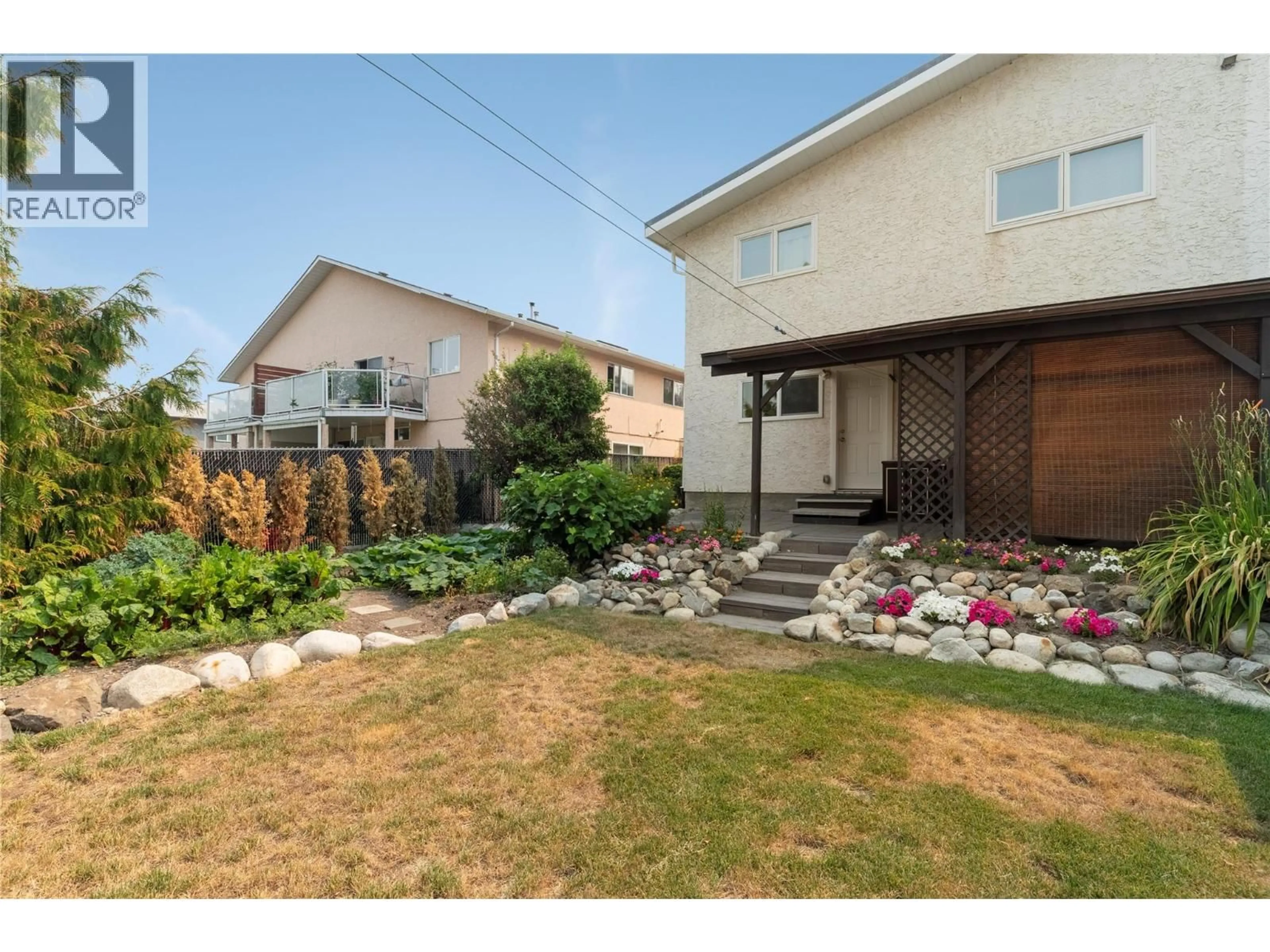 Patio, street for 4006A 19 STREET, Vernon British Columbia V1T7Y3