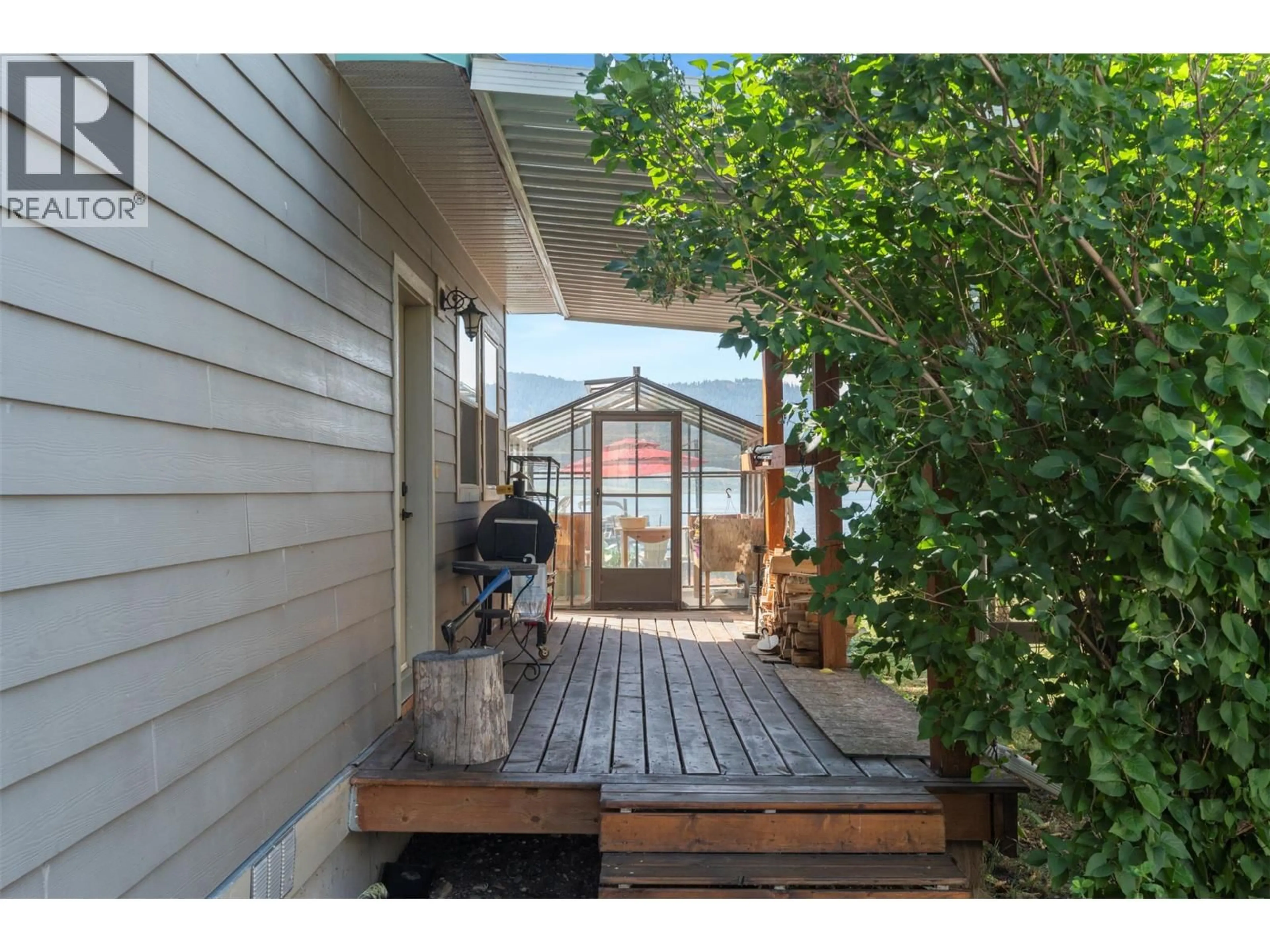 Indoor entryway for 17 MARY'S EMERALD BAY ROAD, Vernon British Columbia V1H2A7