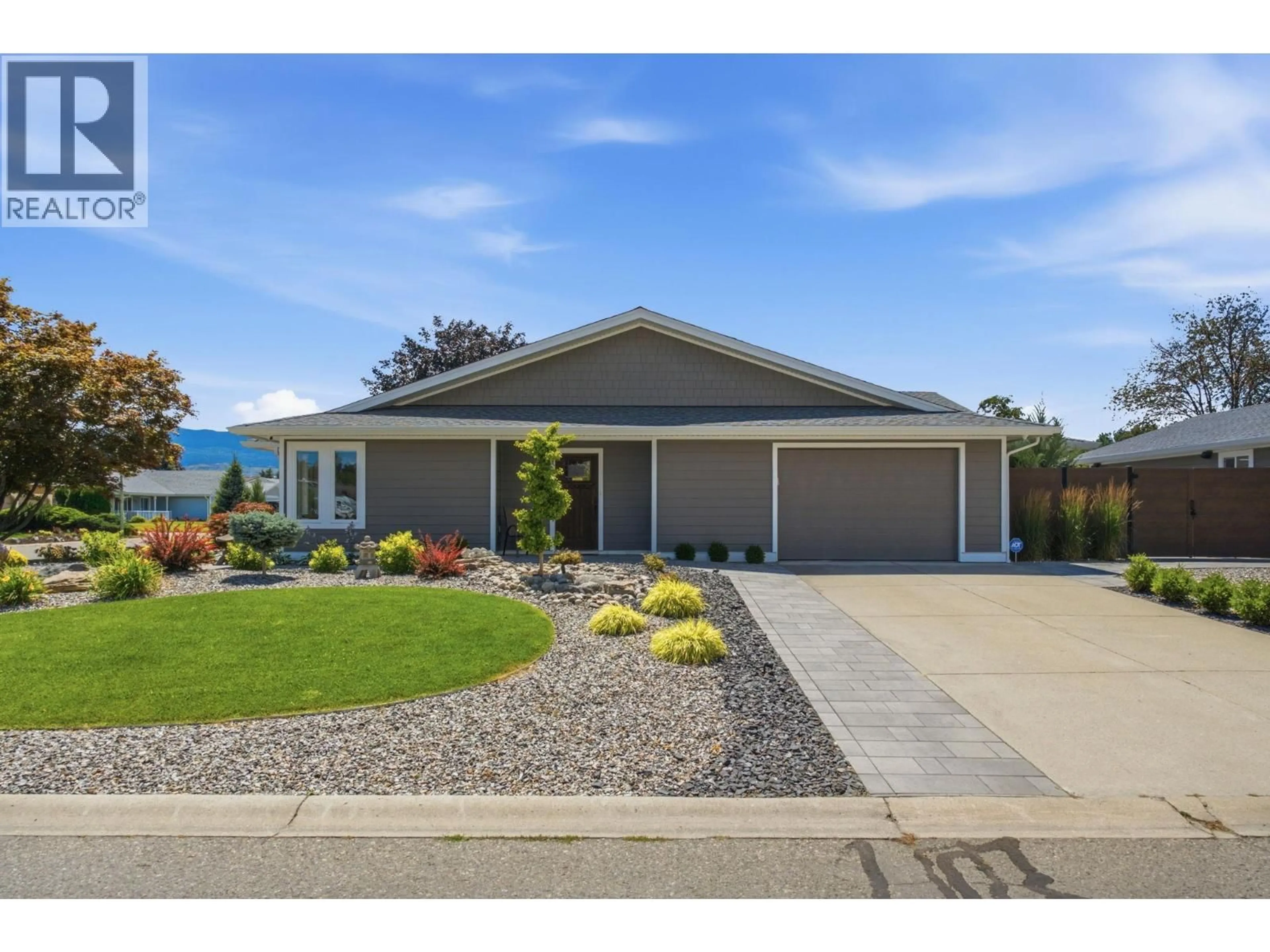Home with vinyl exterior material, water/lake/river/ocean view for 2504 RHONDDA CRESCENT, Kelowna British Columbia V1Y8T5