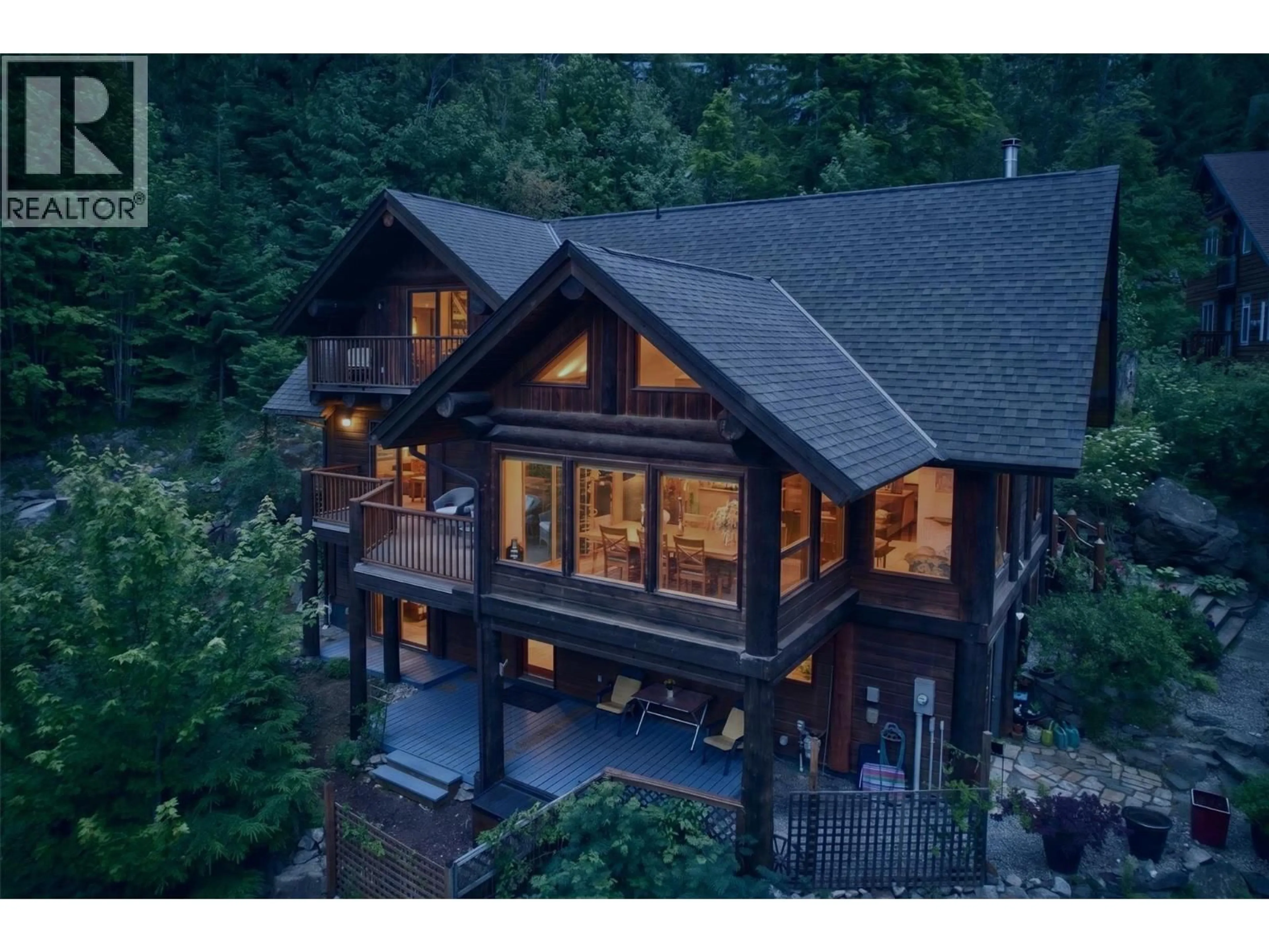 A pic from outside/outdoor area/front of a property/back of a property/a pic from drone, mountain view for 714 REGENT STREET, Nelson British Columbia V1L6E5
