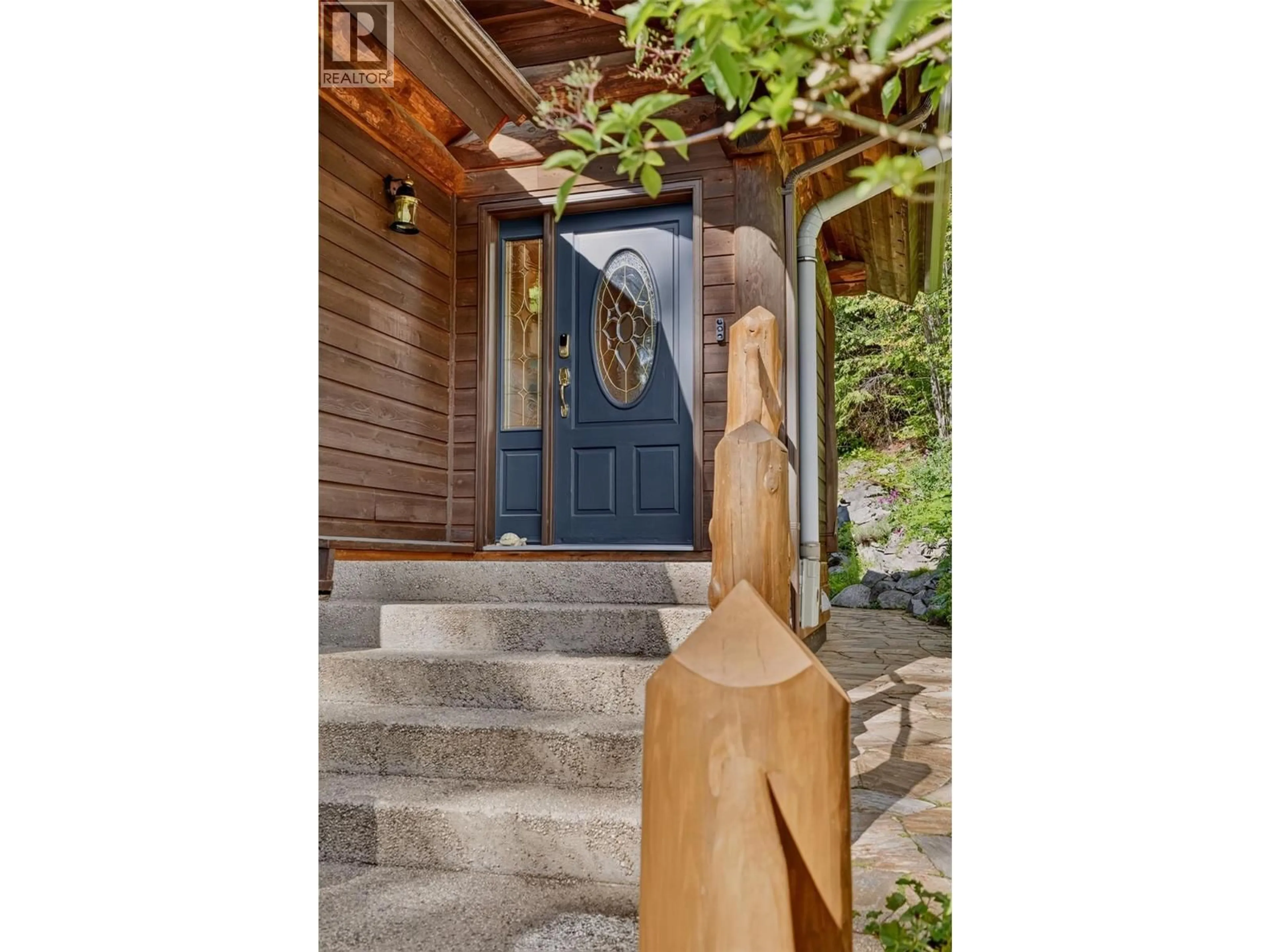 Indoor entryway for 714 REGENT STREET, Nelson British Columbia V1L6E5
