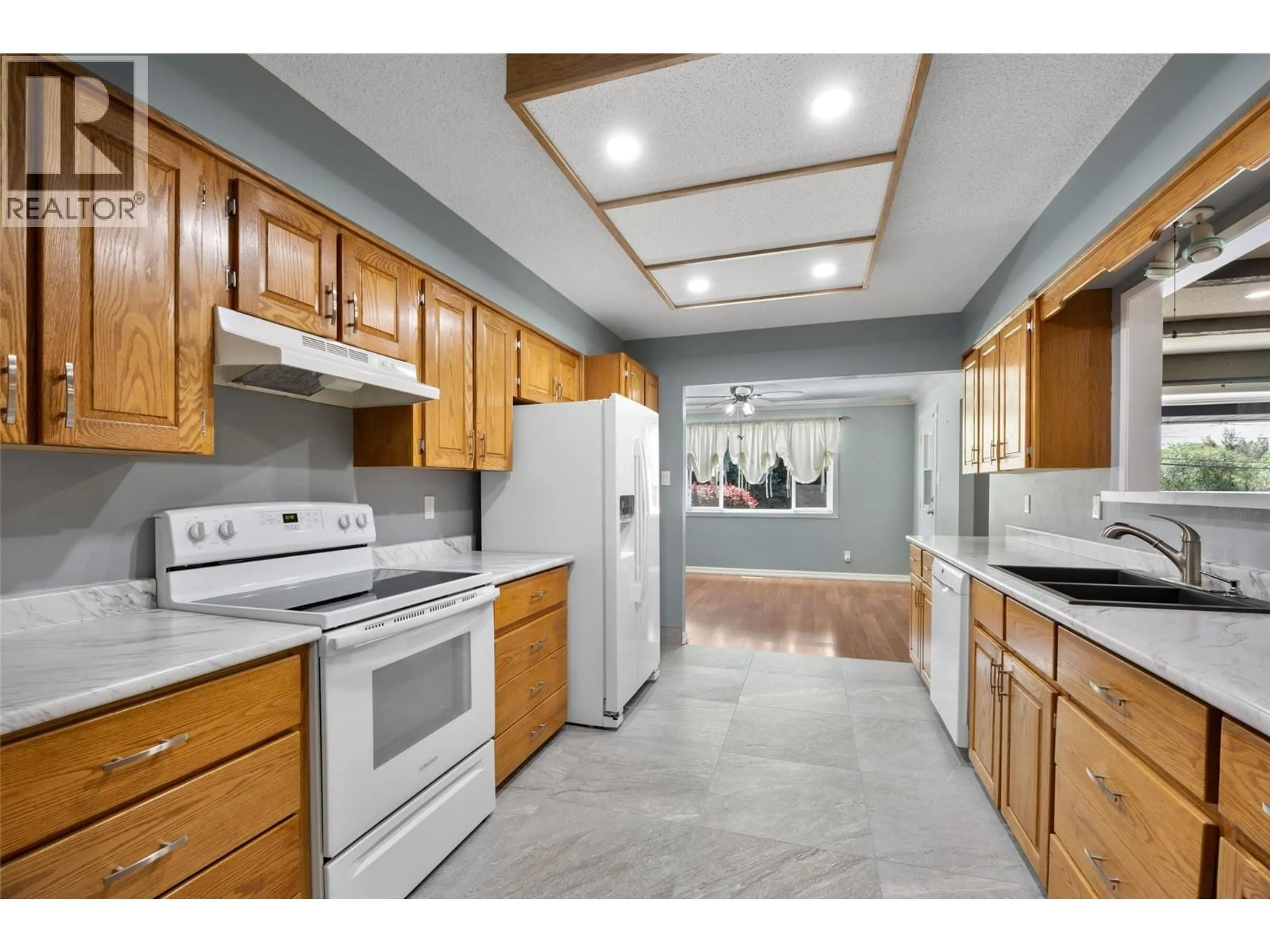 Open concept kitchen, ceramic/tile floor for 2402 PARKVIEW DRIVE, Kamloops British Columbia V2B7J1