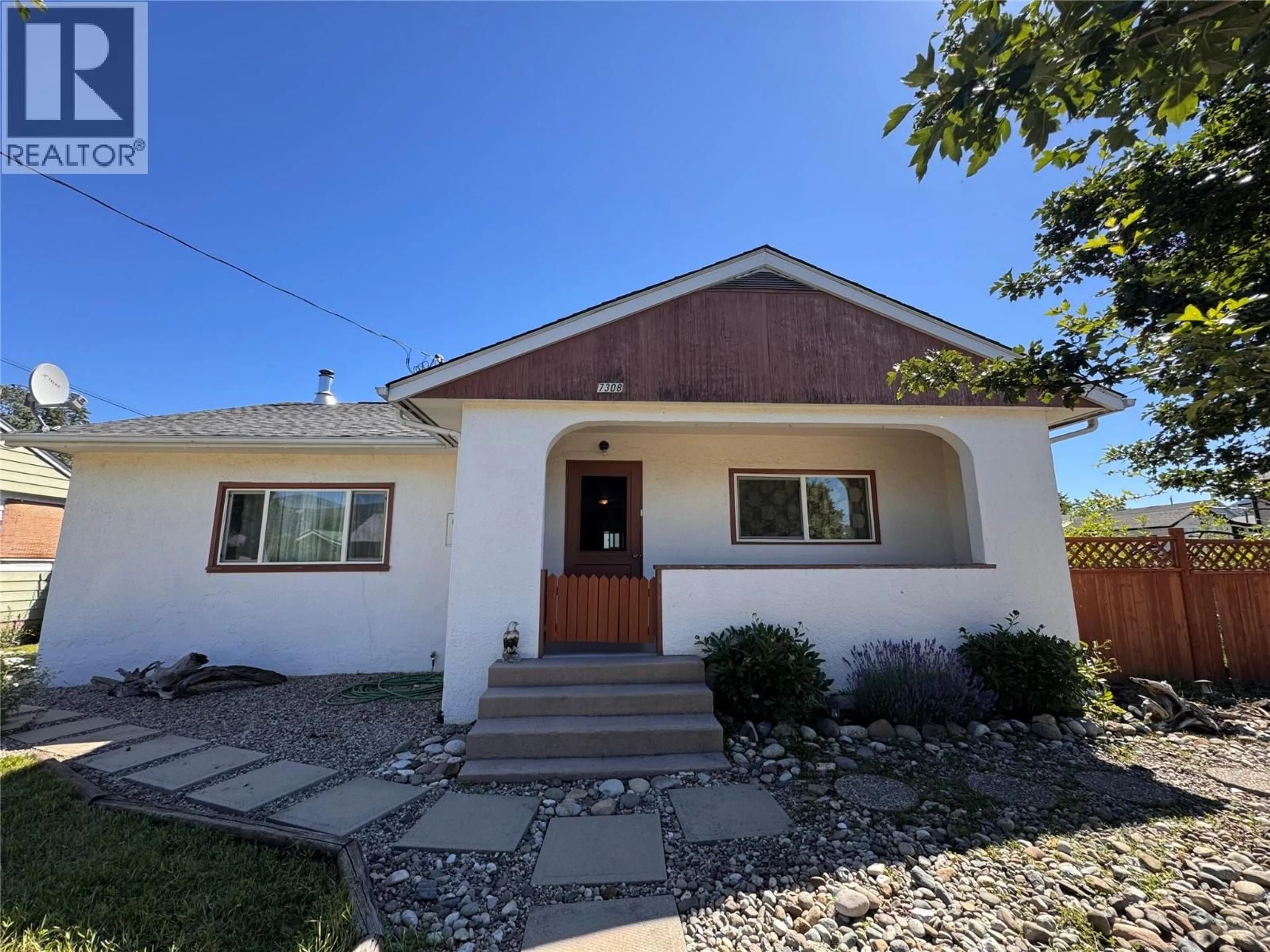 Home with vinyl exterior material, street for 7308 9 STREET, Grand Forks British Columbia V0H1H0