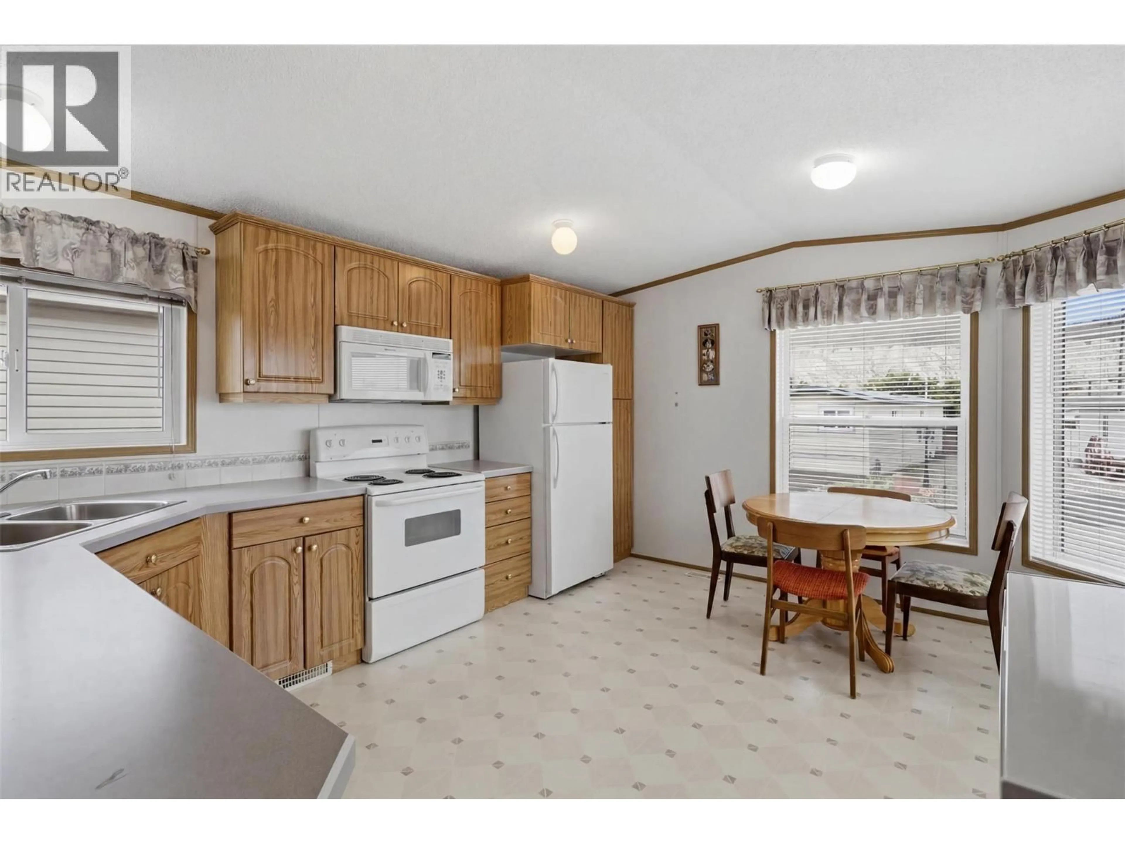Standard kitchen, unknown for 52 - 7545 DALLAS DRIVE, Kamloops British Columbia V2C6X8
