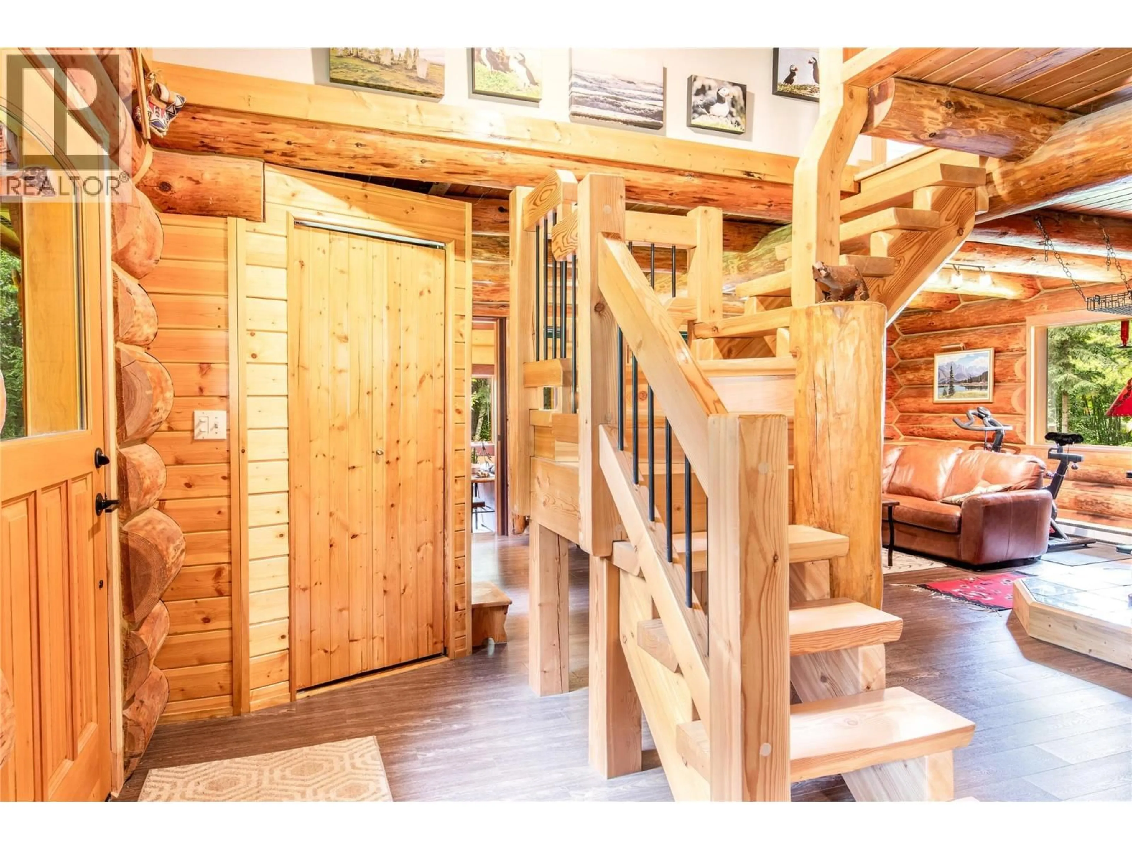 Indoor entryway for 2622 95 HIGHWAY SOUTH, Golden British Columbia V0A1H4
