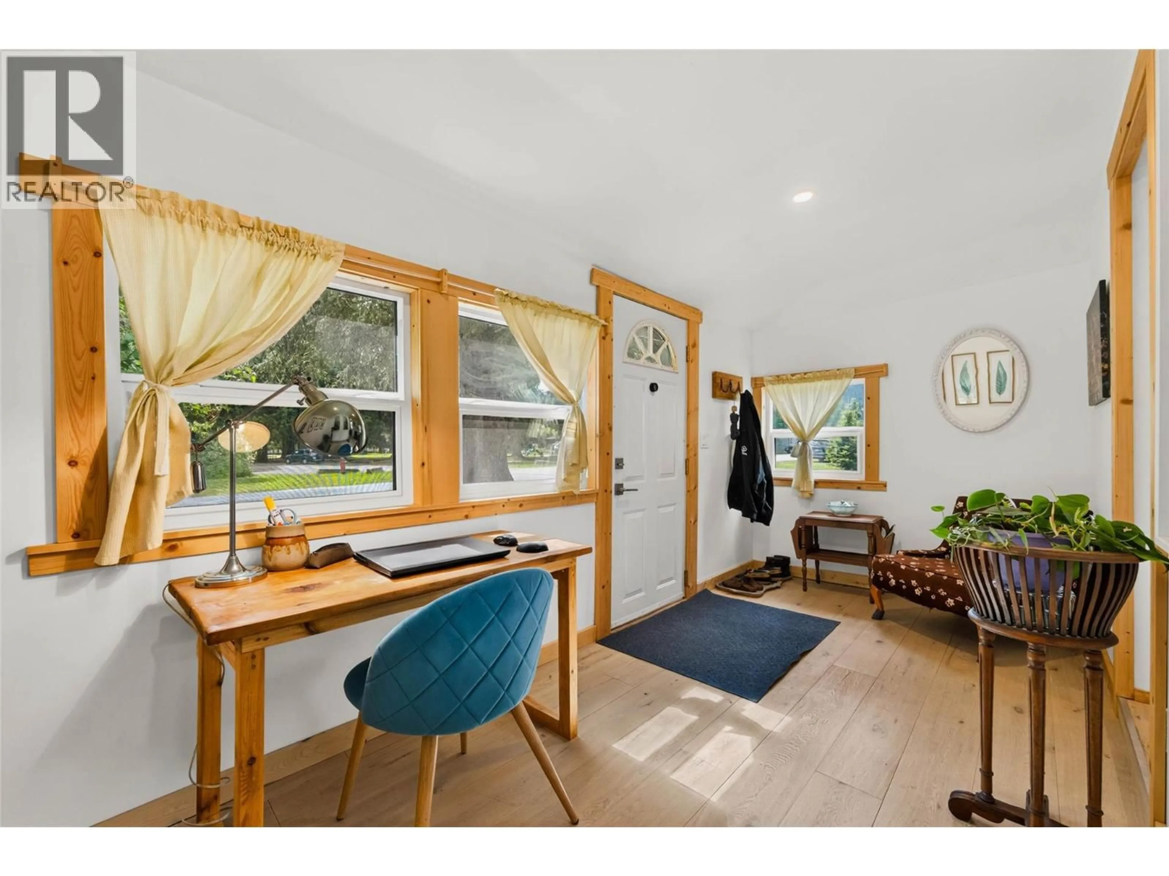 Indoor entryway for 124 SAYWARD AVENUE, Salmo British Columbia V0G1Z0