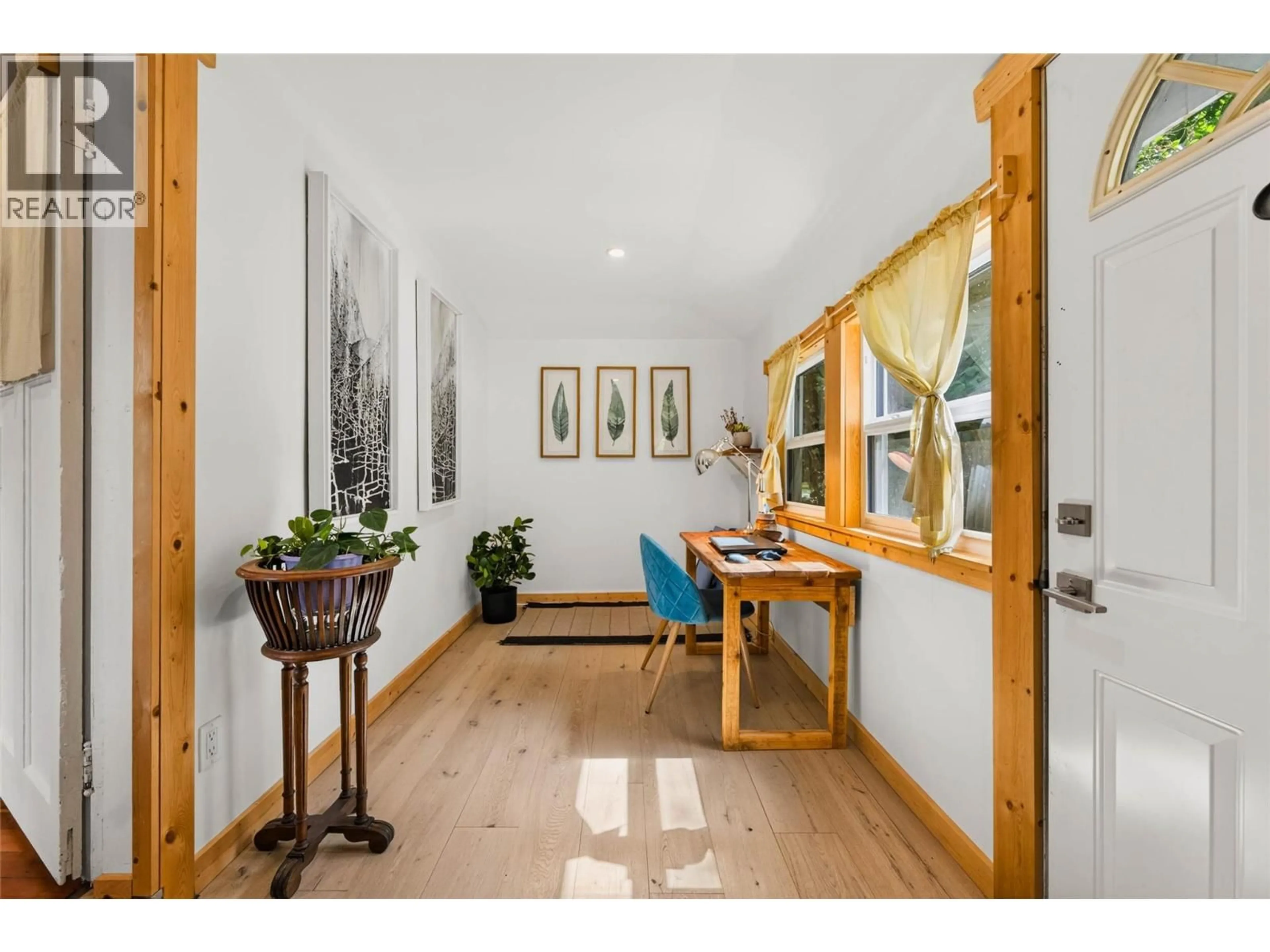 Indoor entryway for 124 SAYWARD AVENUE, Salmo British Columbia V0G1Z0