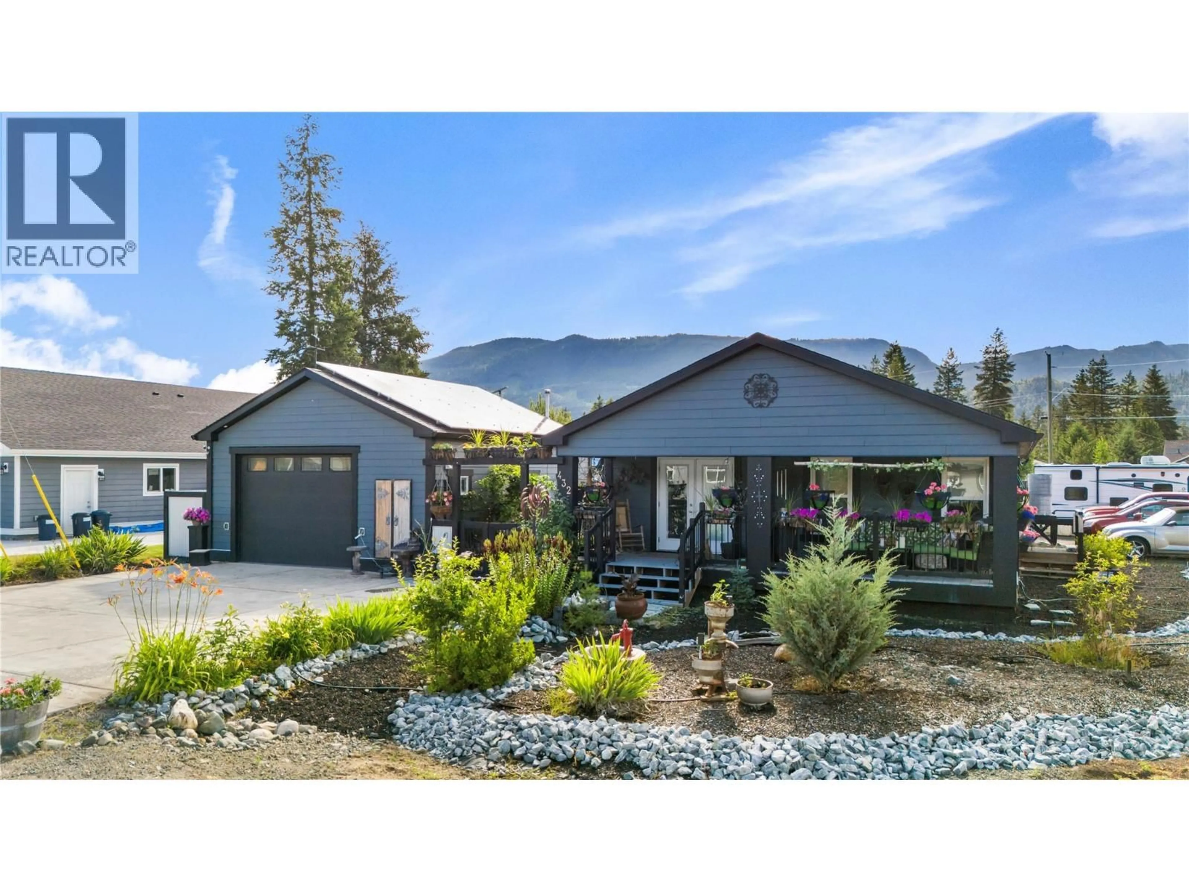 Home with vinyl exterior material, mountain view for 432 SISKA DRIVE, Barriere British Columbia V0E1E0
