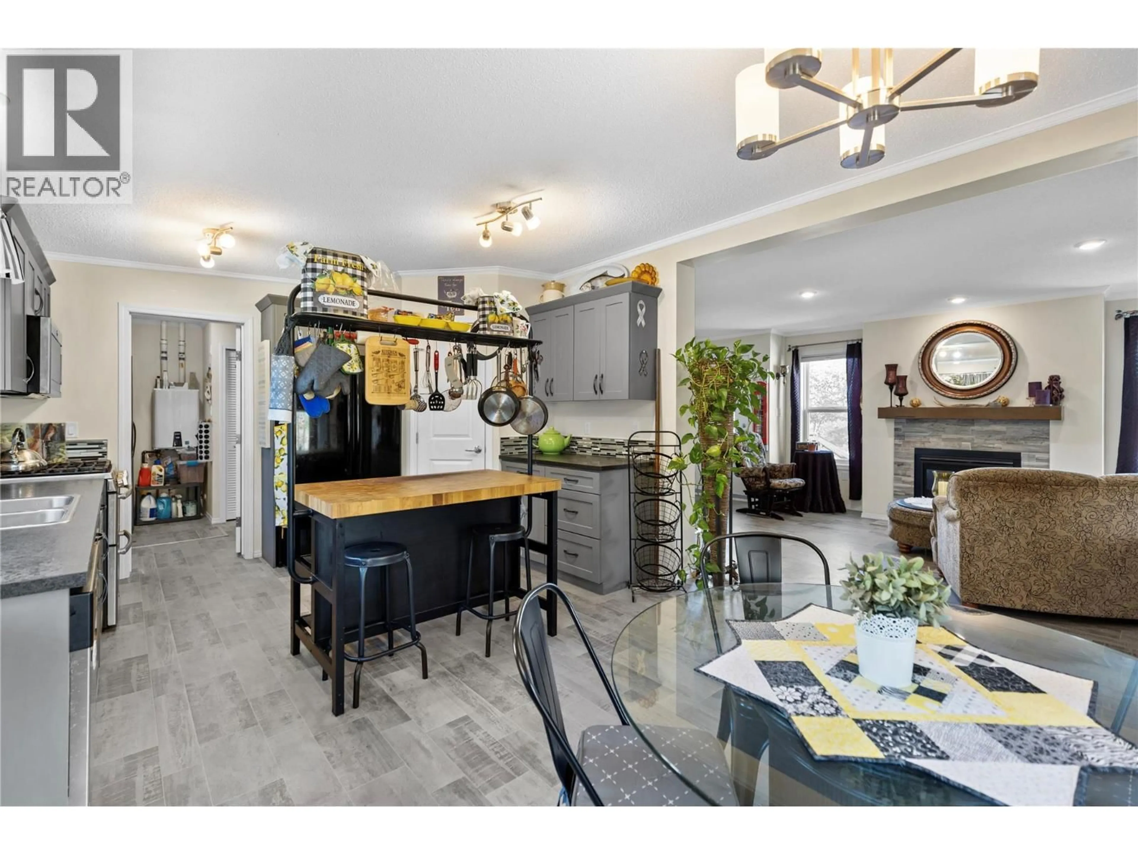 Open concept kitchen, unknown for 432 SISKA DRIVE, Barriere British Columbia V0E1E0