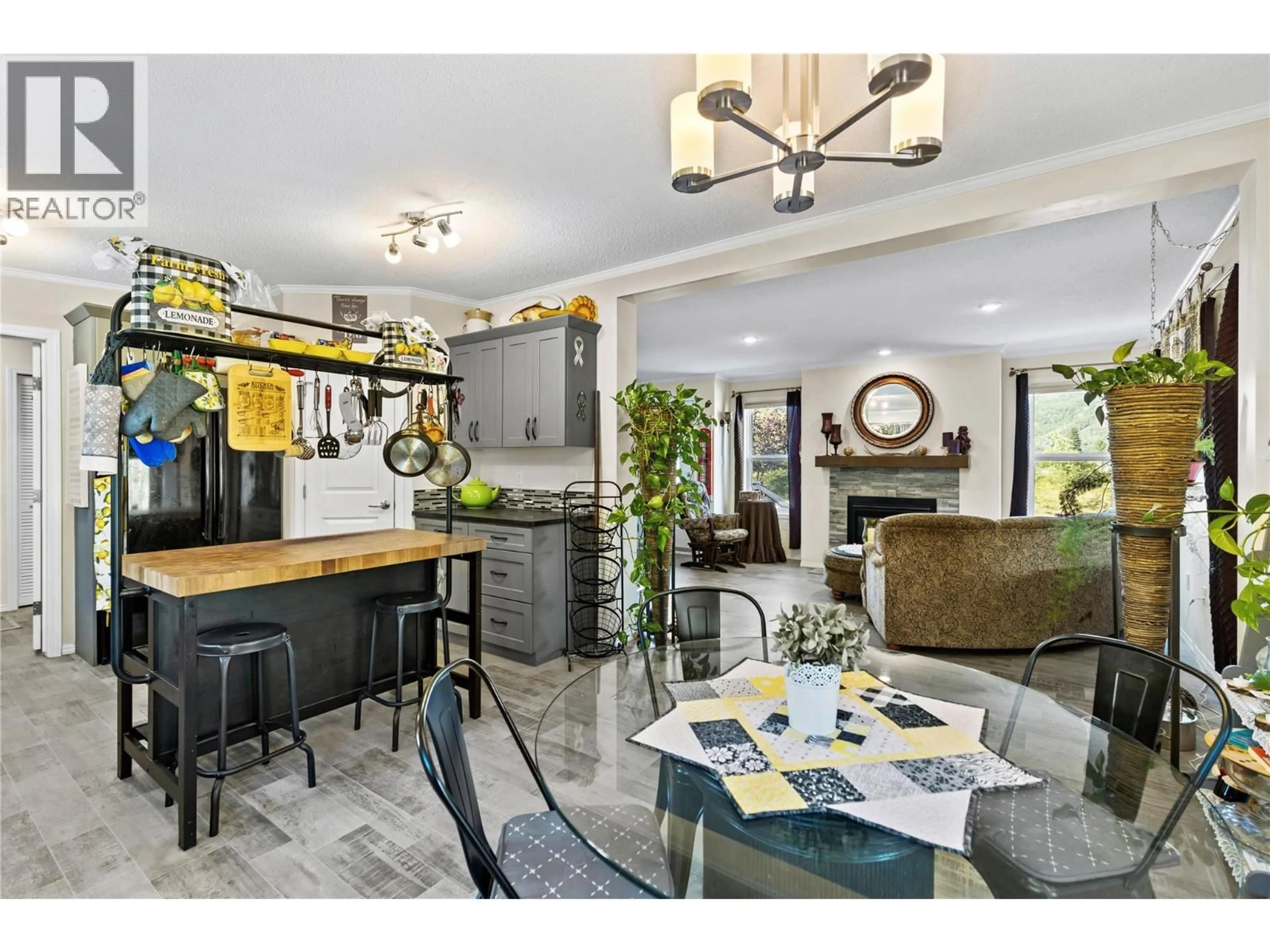 Open concept kitchen, ceramic/tile floor for 432 SISKA DRIVE, Barriere British Columbia V0E1E0