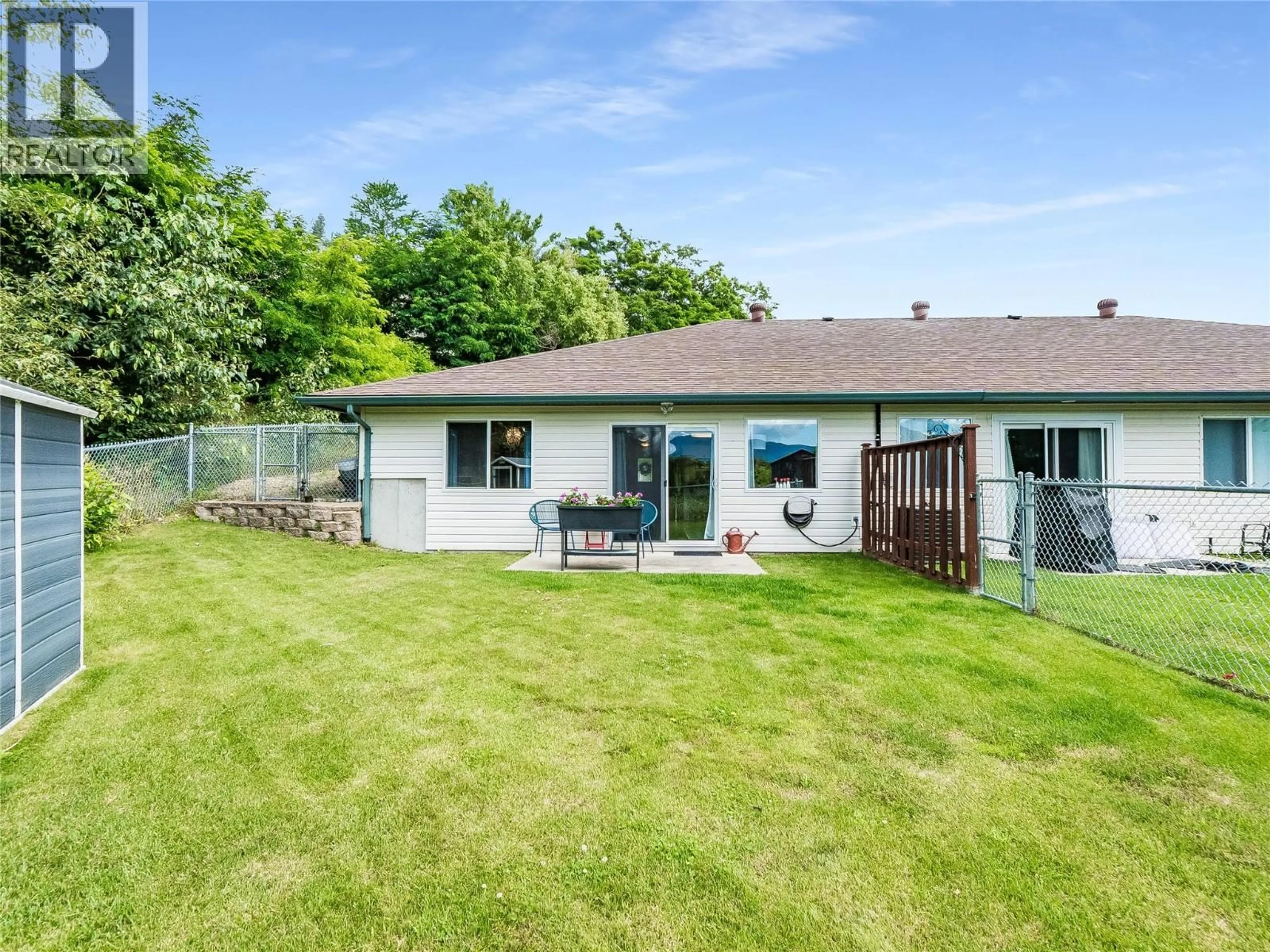A pic from outside/outdoor area/front of a property/back of a property/a pic from drone, street for 15 - 1375 37TH STREET, Castlegar British Columbia V1N3N2