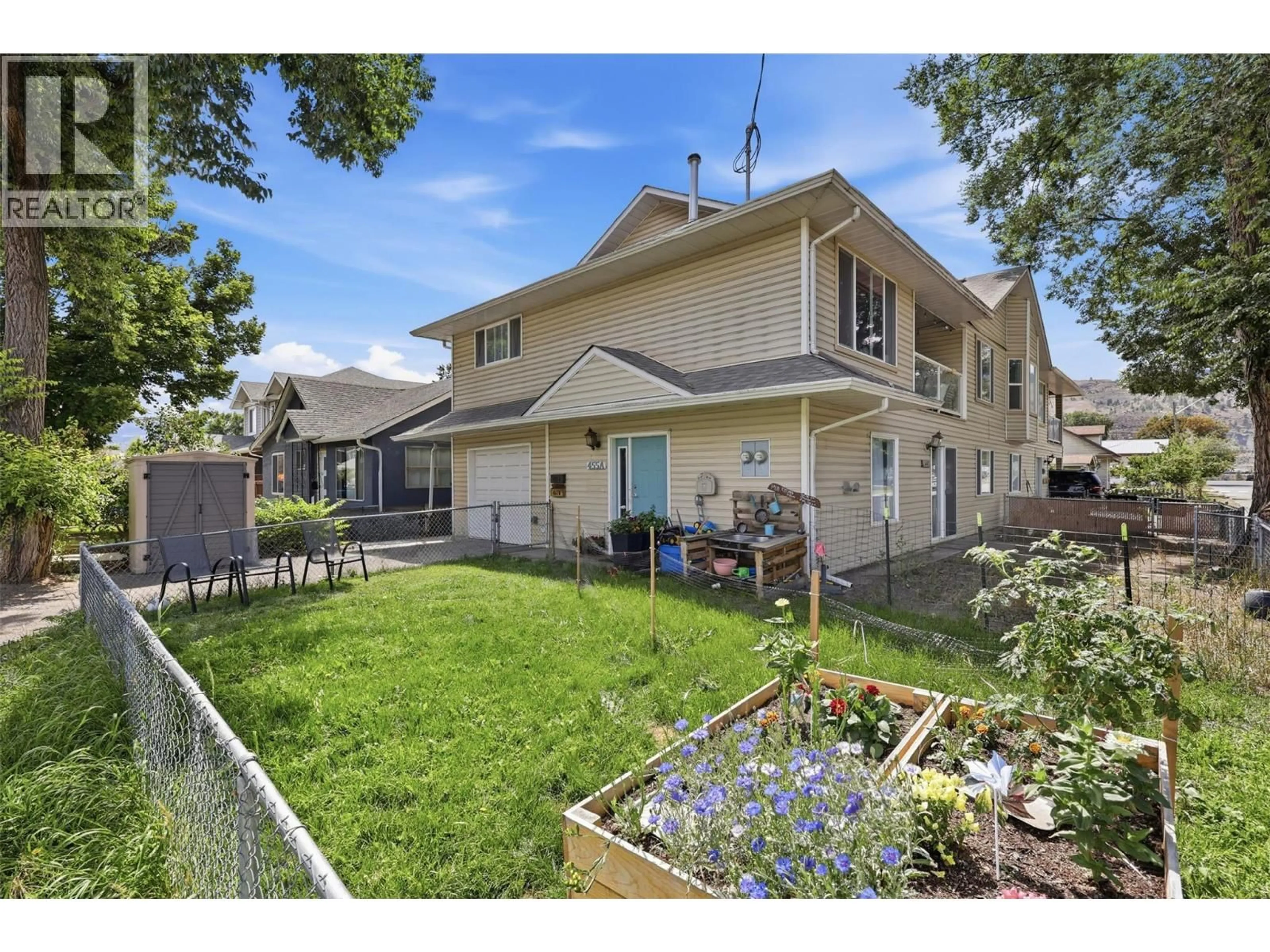A pic from outside/outdoor area/front of a property/back of a property/a pic from drone, street for 455 CAMPBELL AVENUE, Kamloops British Columbia V2B3R8